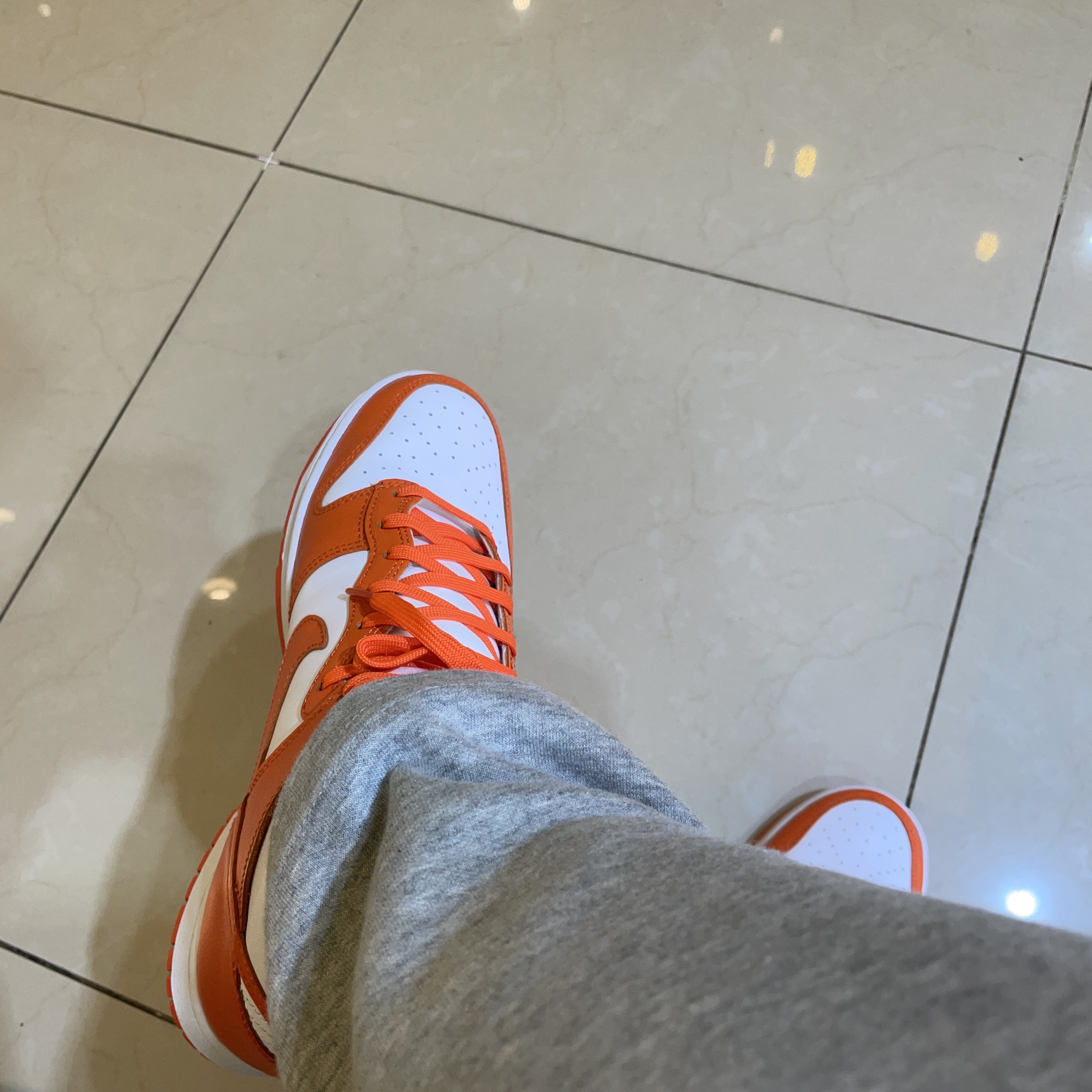 Nike Dunk High Retro Orange Blaze 착용 스타일 - 2