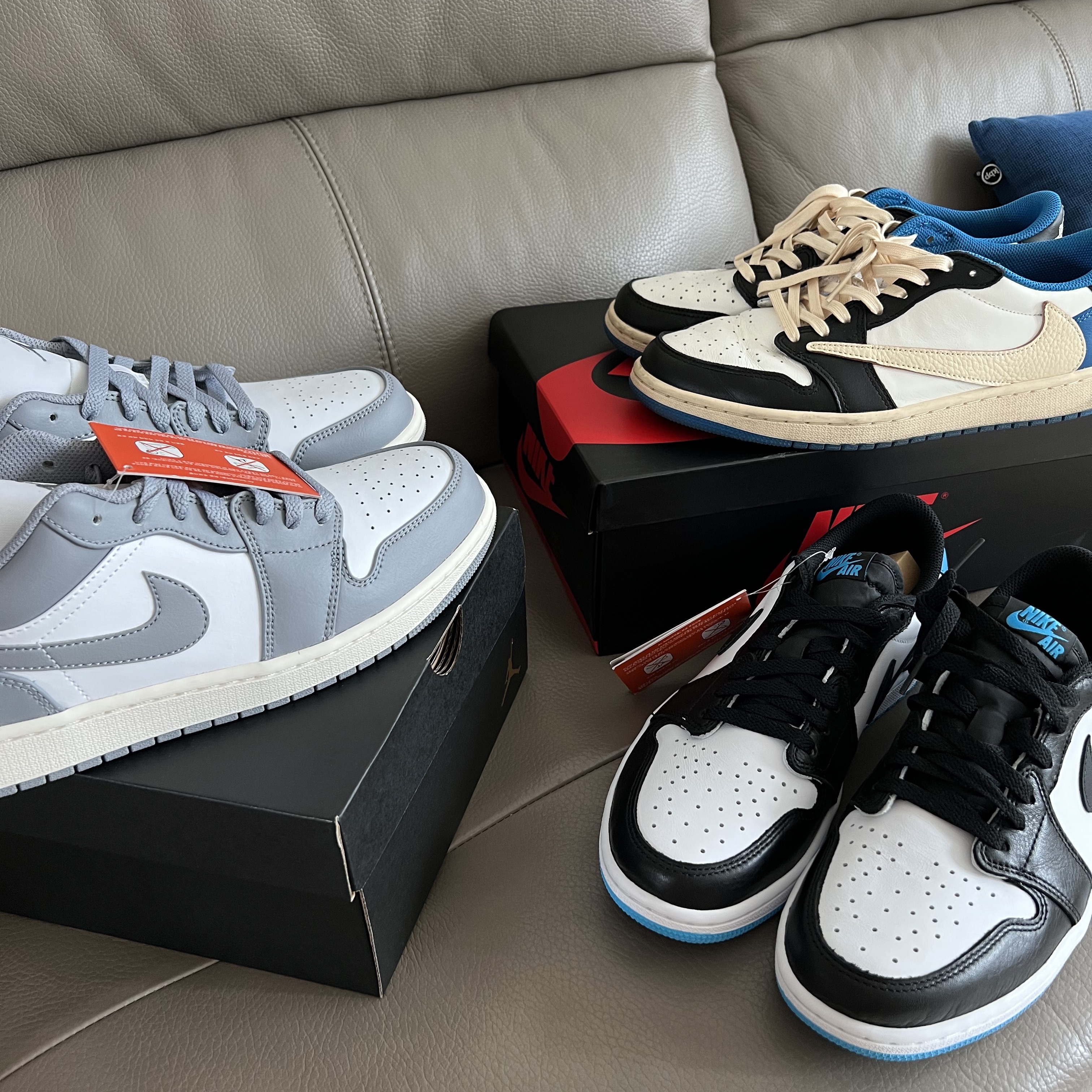 Jordan 1 Retro Low OG Black and Dark Powder Blue, Jordan 1 Low Stealth and White 착용 스타일