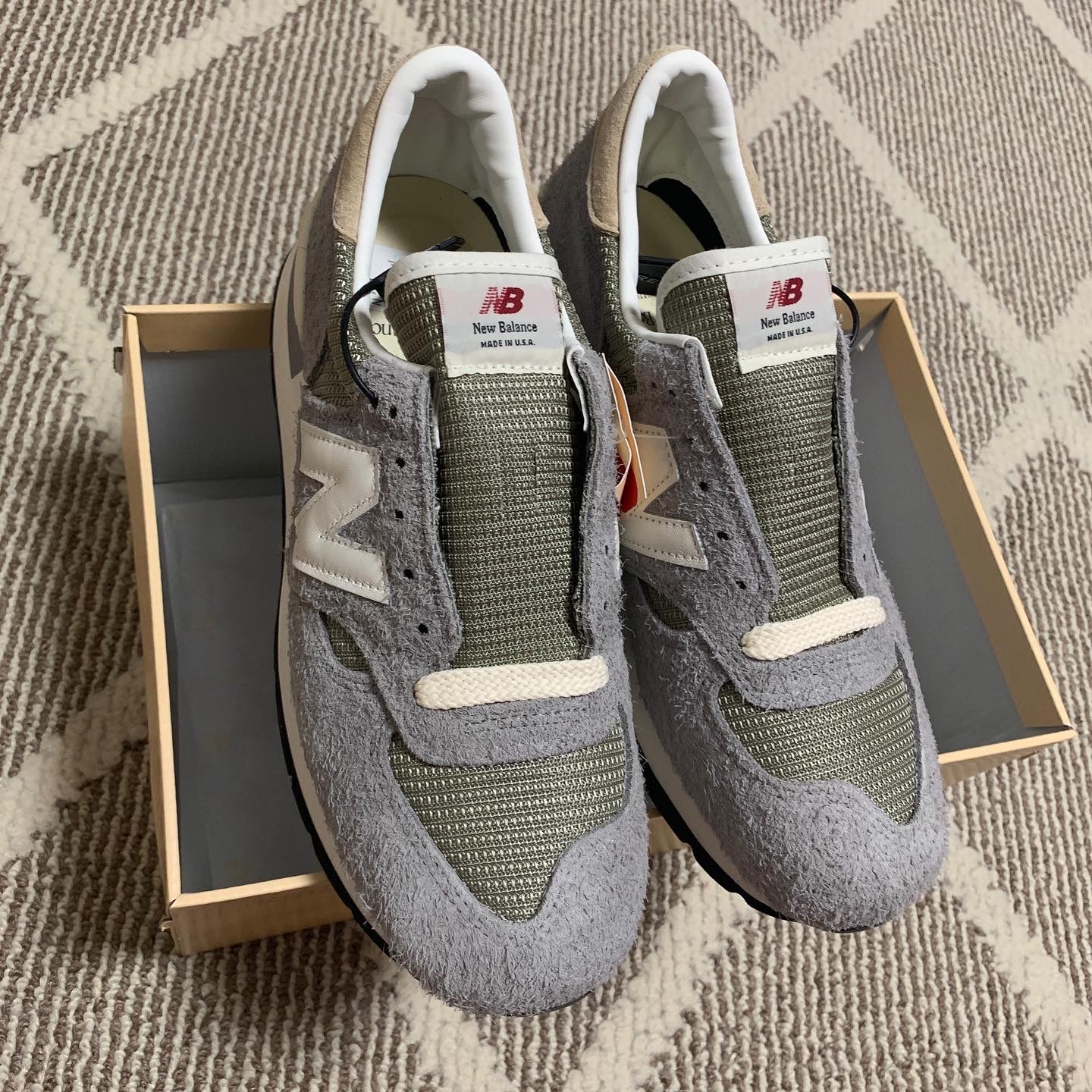 New Balance 990v1 Made in USA Marblehead Incense 착용 스타일 - 3