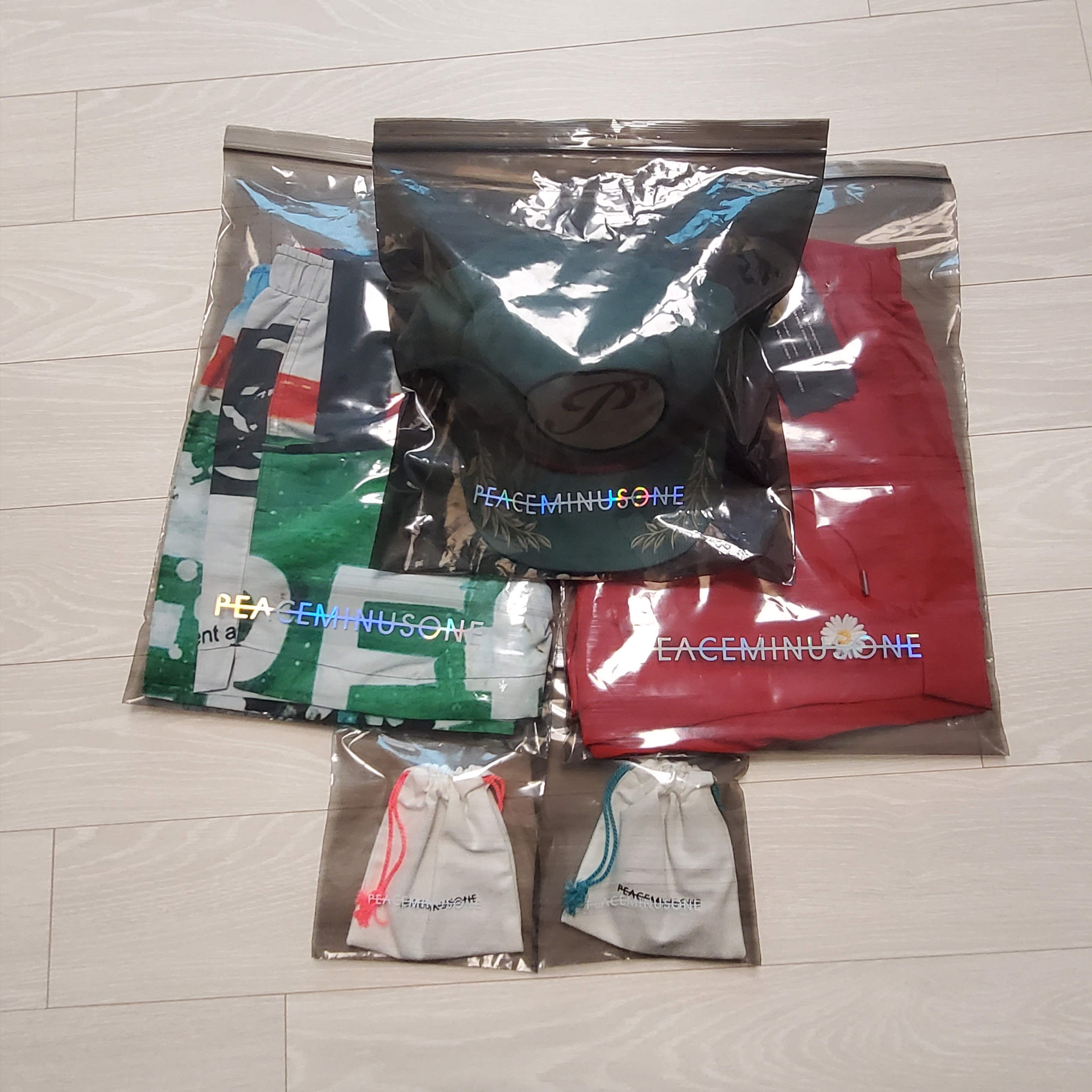 Peaceminusone Daisy Shorts #1 Multi, Peaceminusone 5 Panel Ball Cap #2 Mint 착용 스타일