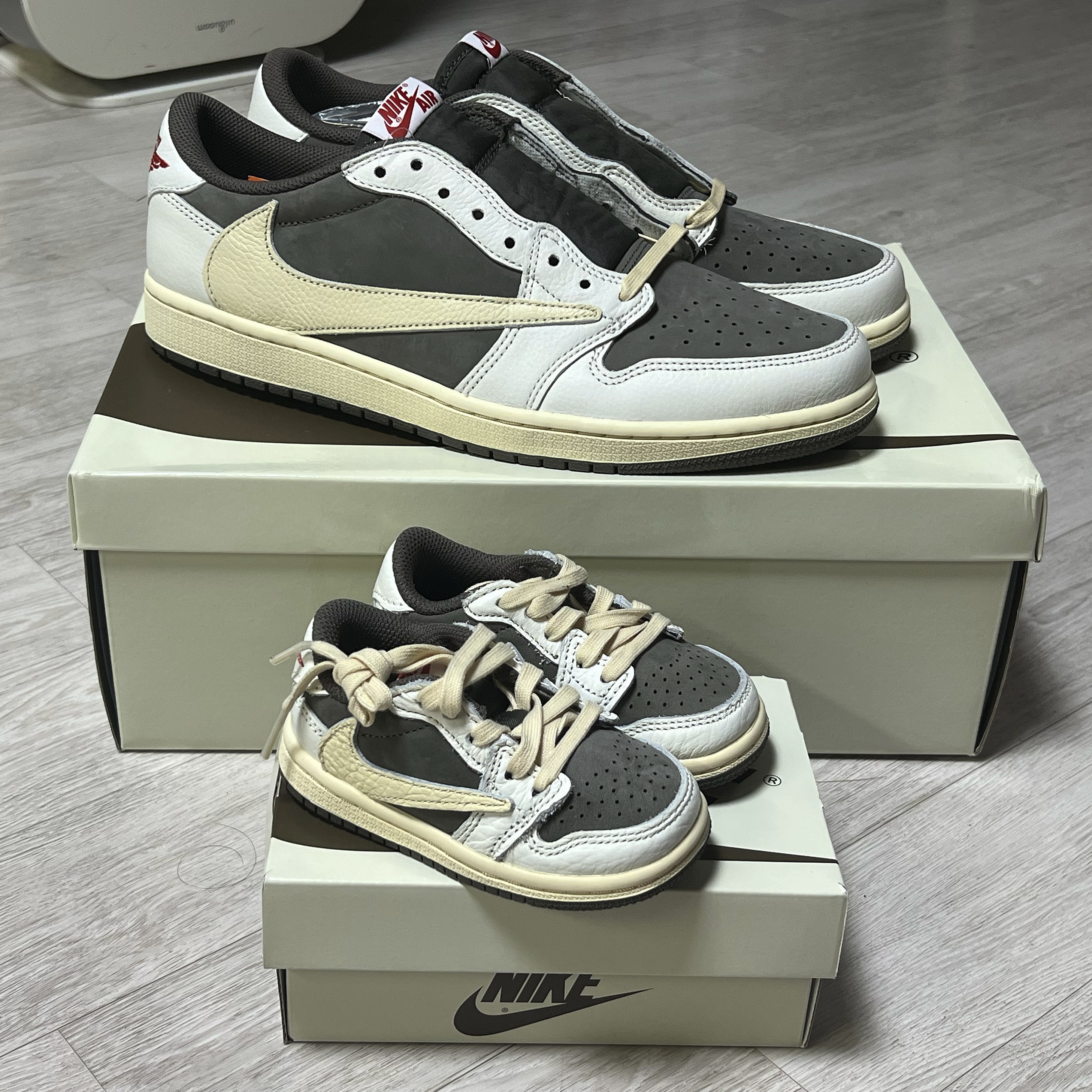 Jordan 1 x Travis Scott Retro Low OG SP Sail and Ridgerock, (TD) Jordan 1 x Travis Scott Retro Low OG SP Sail and Ridgerock 착용 스타일