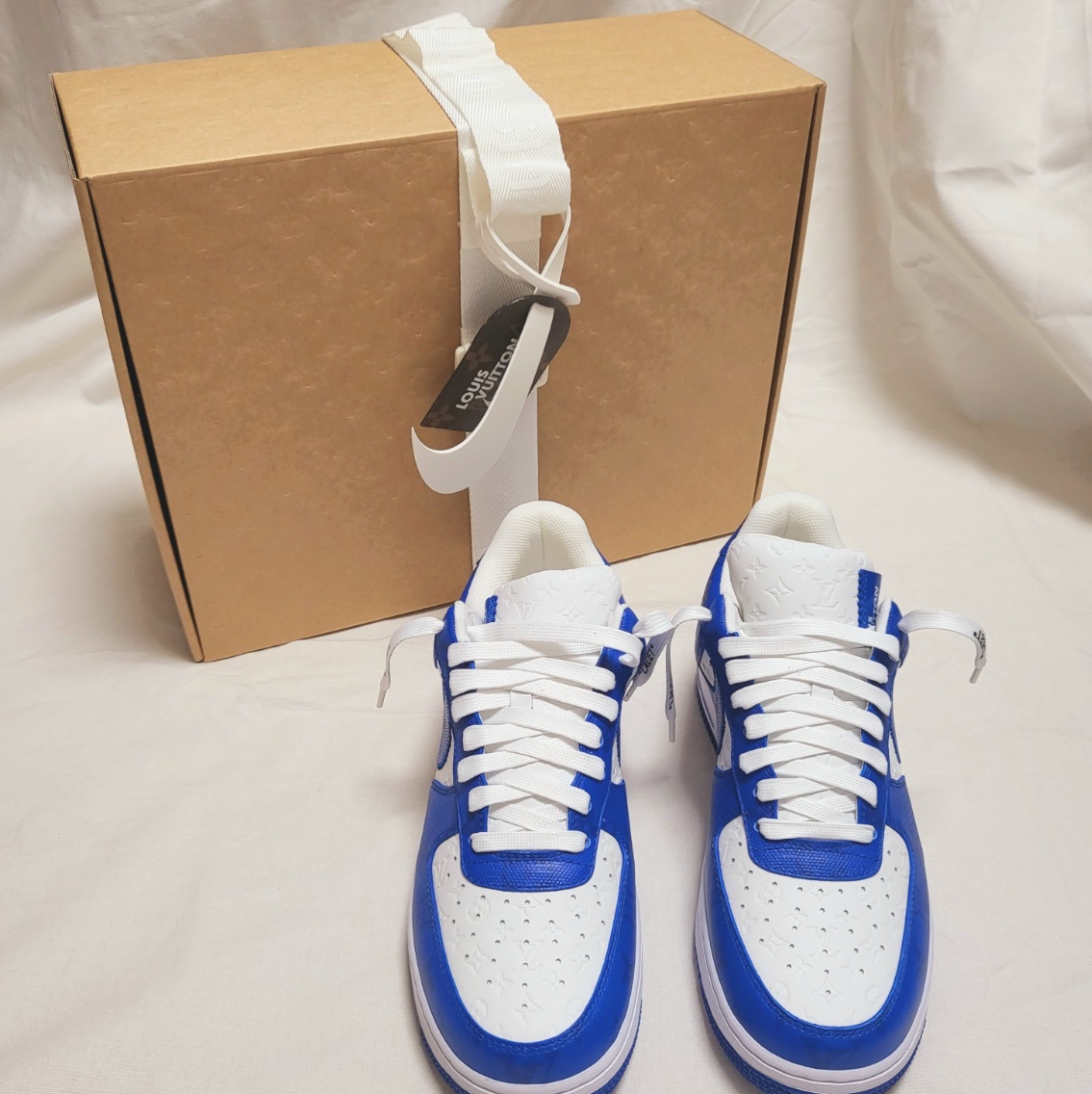 Louis Vuitton x Nike Air Force 1 Low by Virgil Abloh White Team Royal 착용 스타일 - 3
