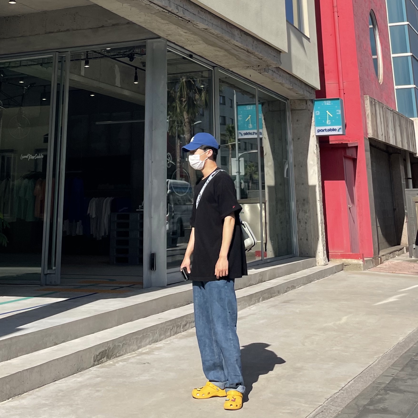 Crocs x Justin Bieber x Drew Classic Clog Canary, Off-White x Amore Pacific Protection Box (Without Cosmetics) 착용 스타일