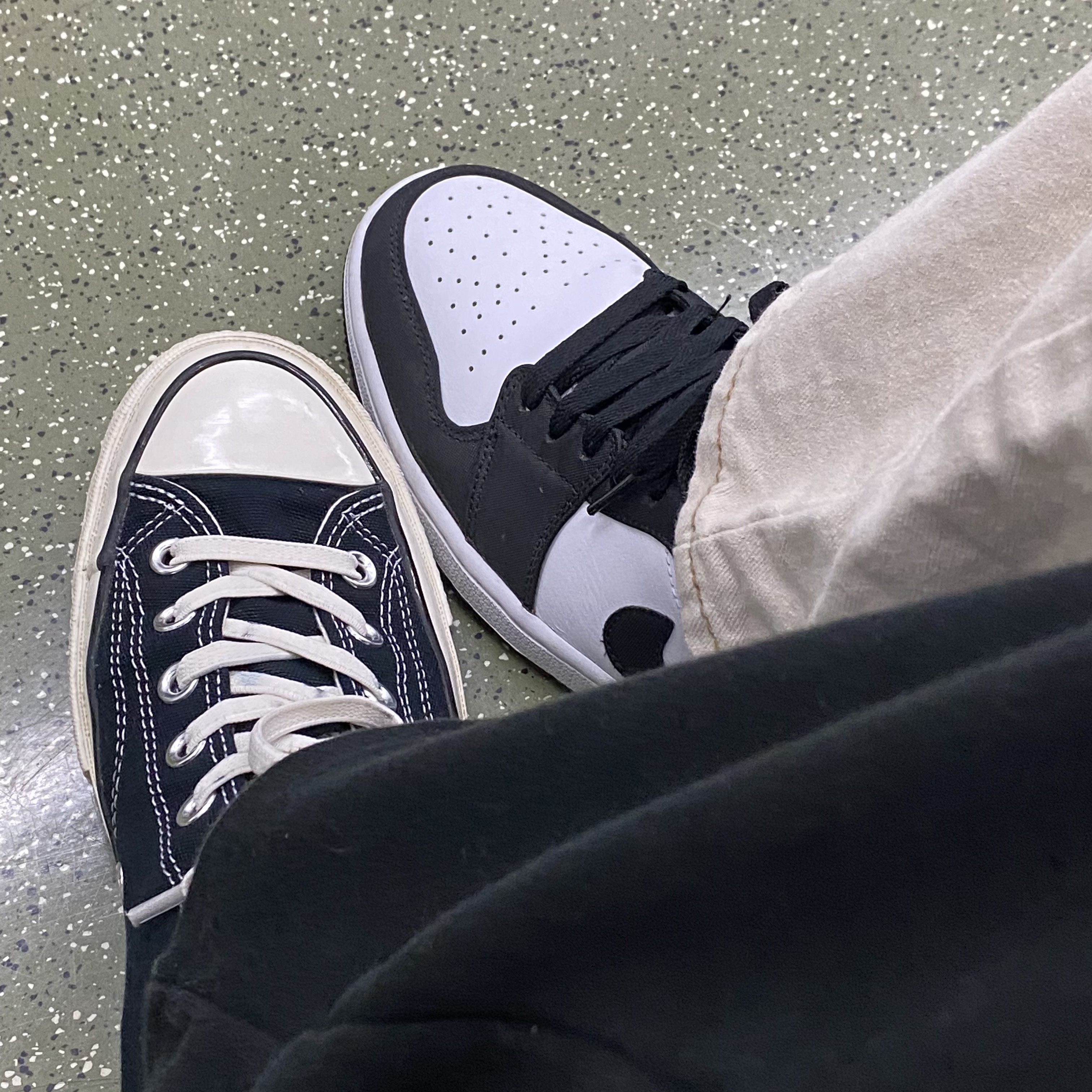 Jordan 1 Mid SE Track Red 착용 스타일 - 2