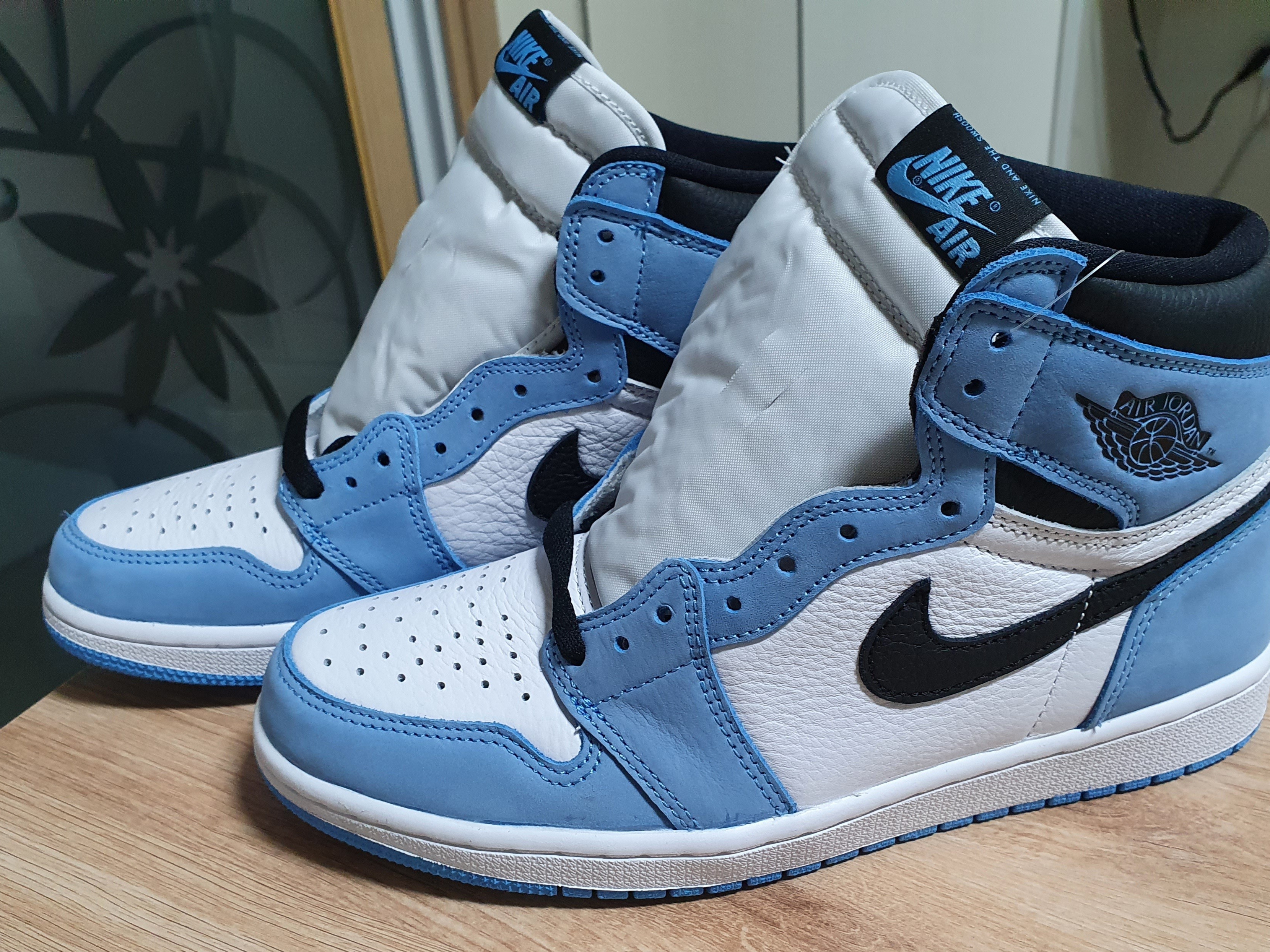 Jordan 1 Retro High OG University Blue 착용 스타일 - 1