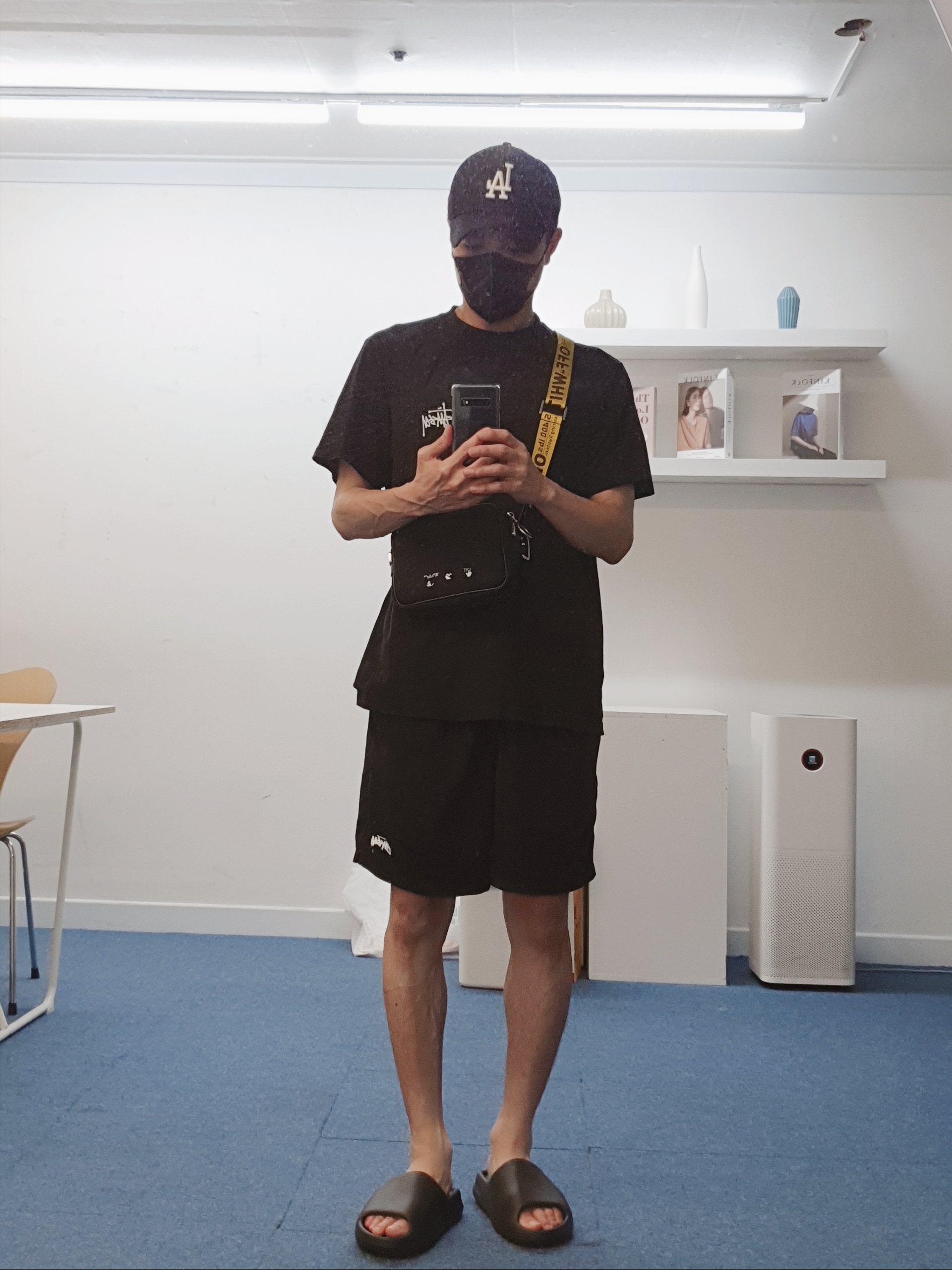 Adidas Yeezy Slide Onyx, Stussy Stock Water Shorts Black 착용 스타일