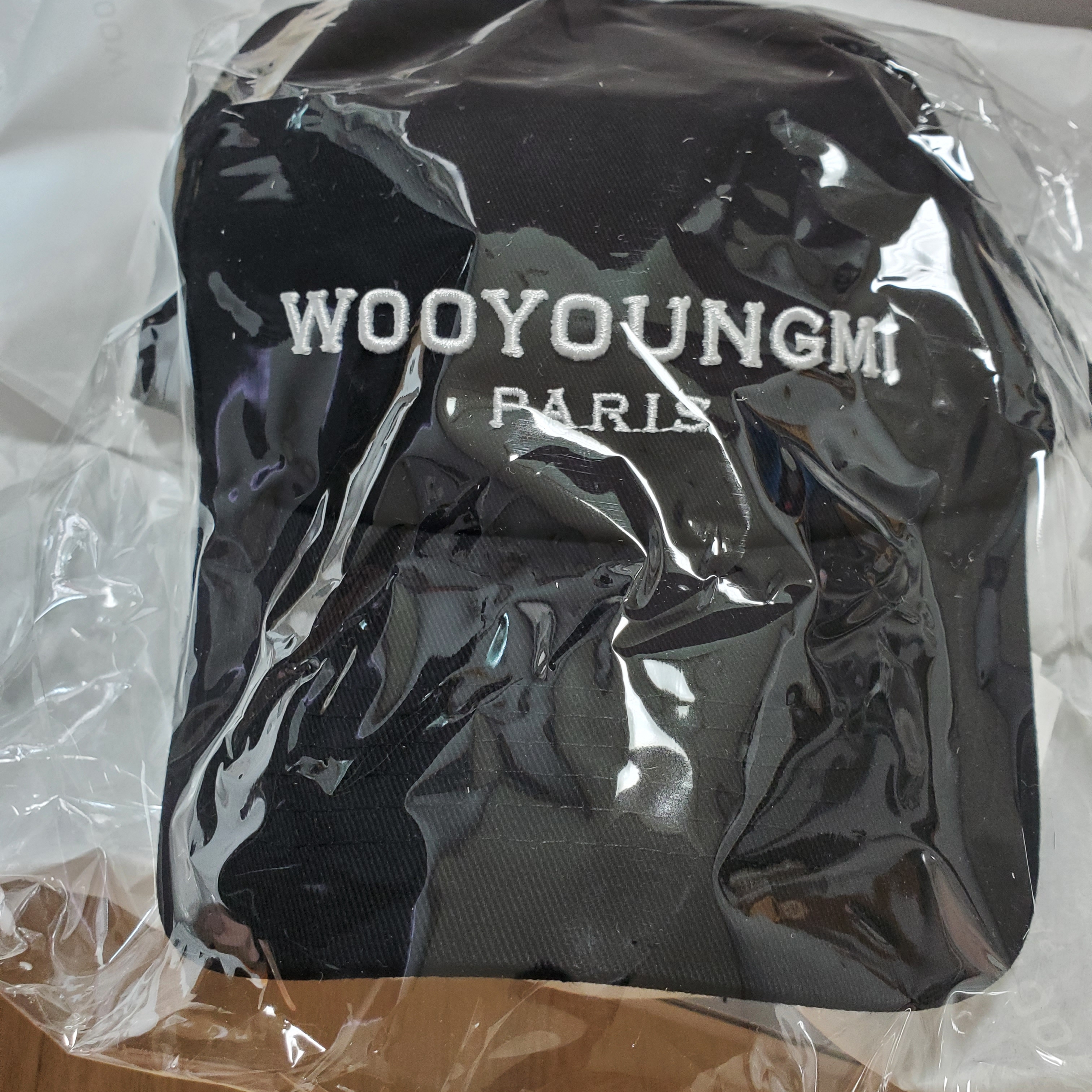 Wooyoungmi White Embroidered Logo Ball Cap Black 착용 스타일 - 3