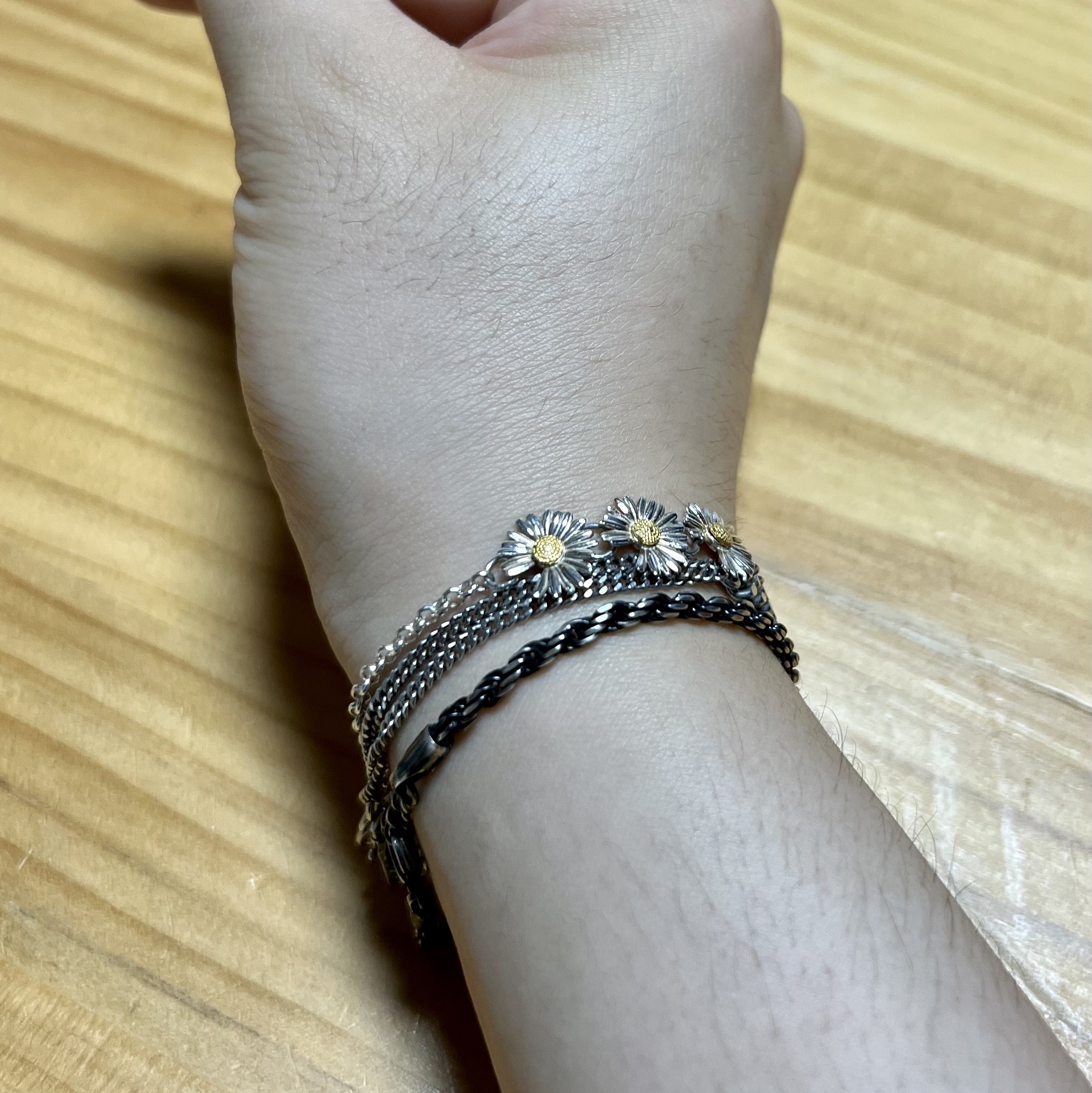 Peaceminusone Daisy Bracelet #1 Silver 착용 스타일 - 1