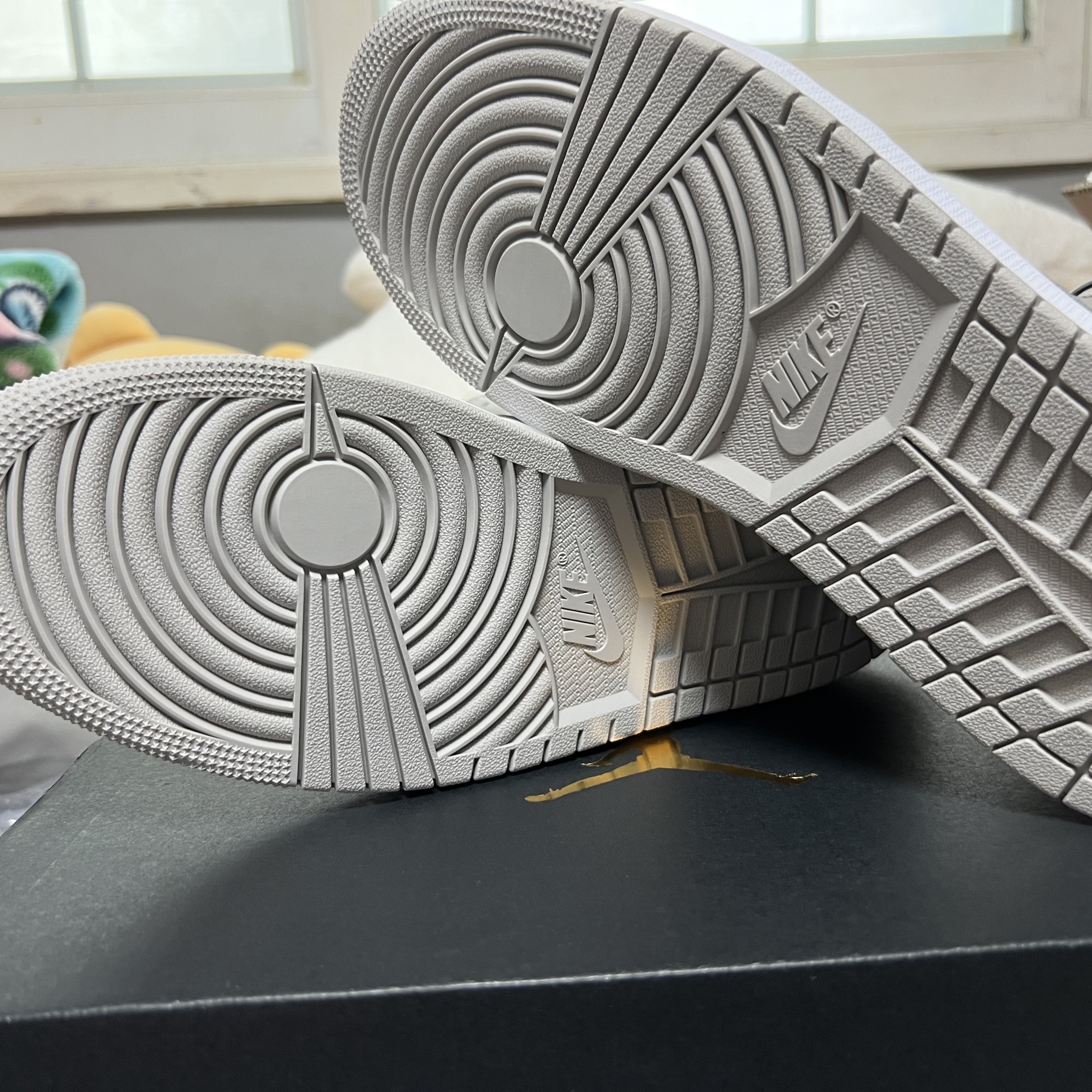 Jordan 1 Mid College Grey 착용 스타일 - 2