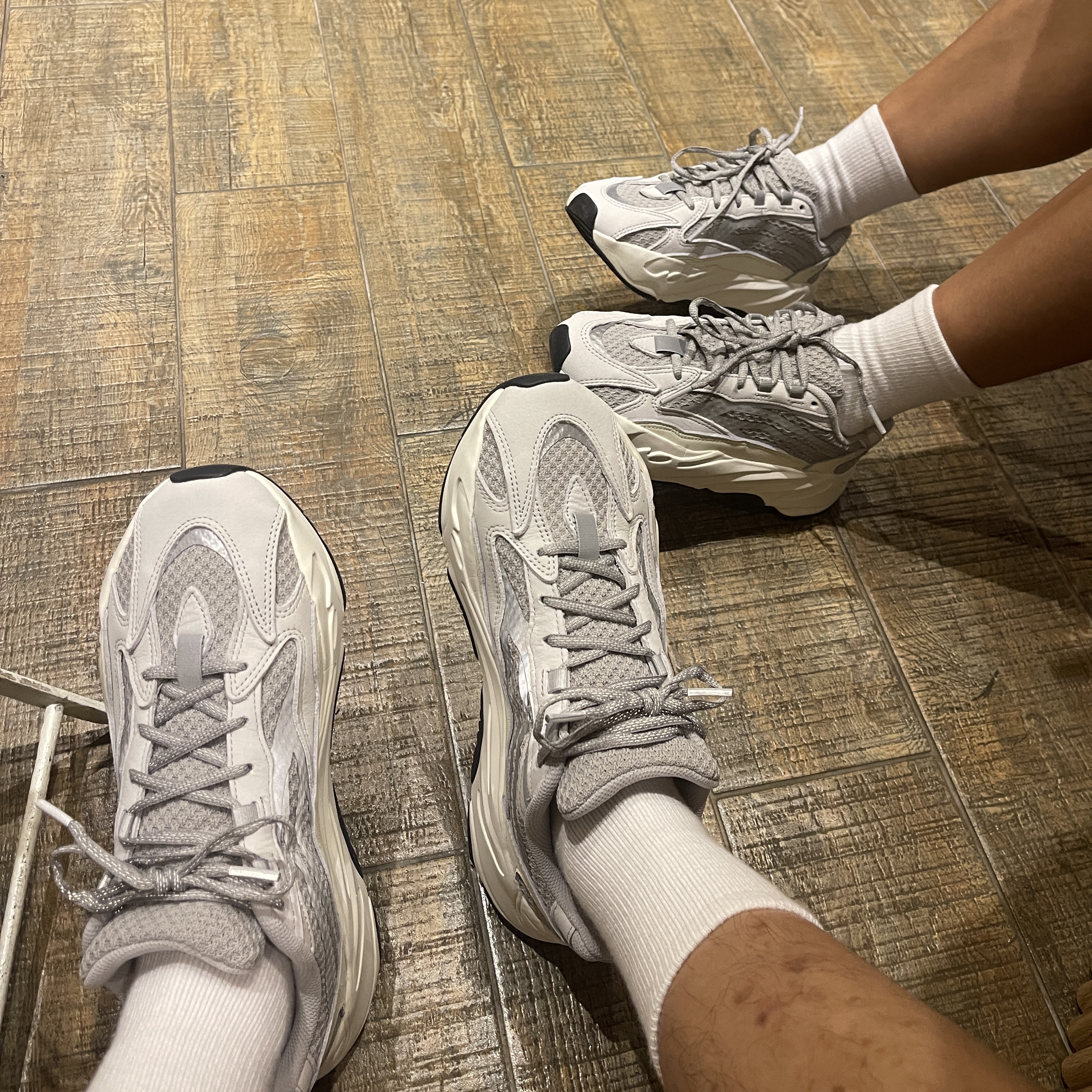 Adidas Yeezy Boost 700 V2 Static 2022 착용 스타일