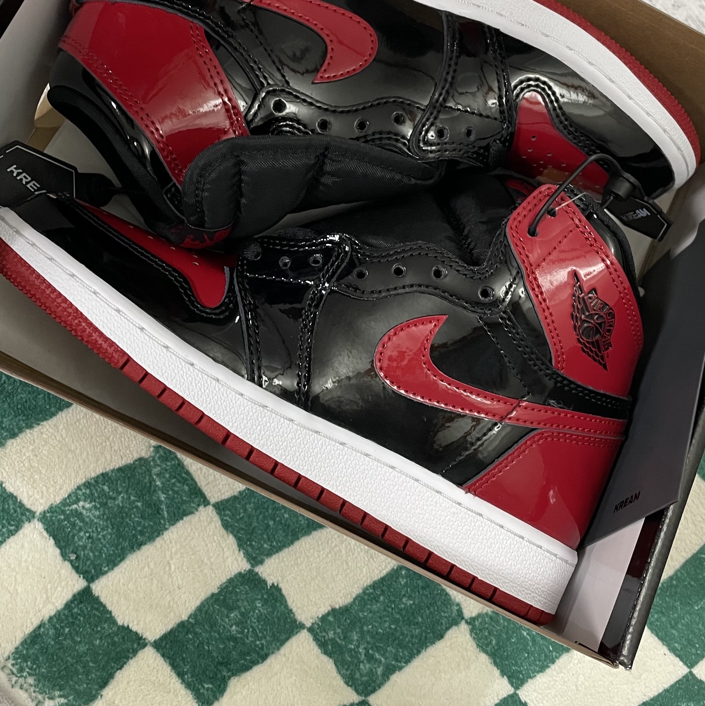 (GS) Jordan 1 Retro High OG Patent Bred 착용 스타일 - 3