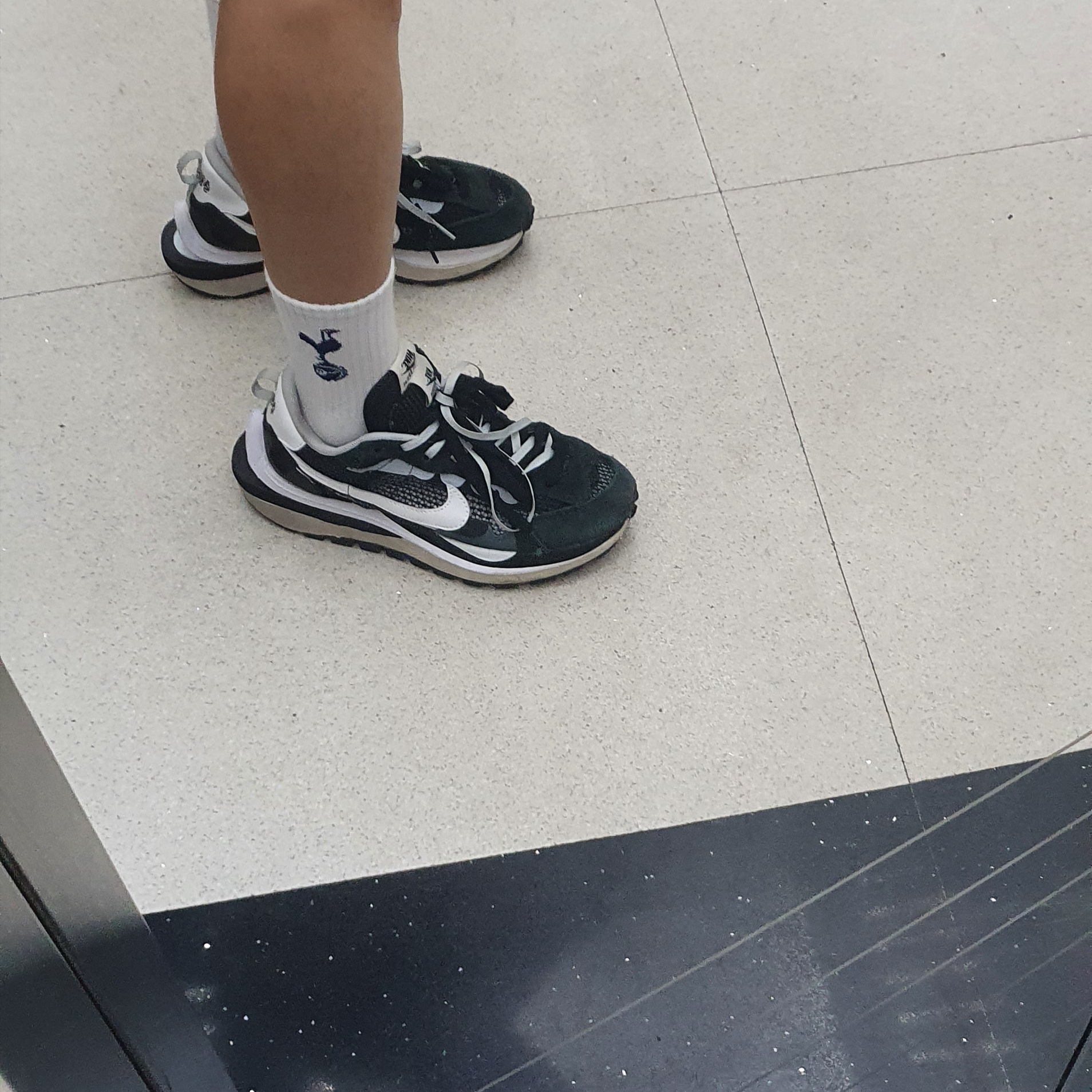 Nike x Sacai VaporWaffle Black White 착용 스타일 - 1