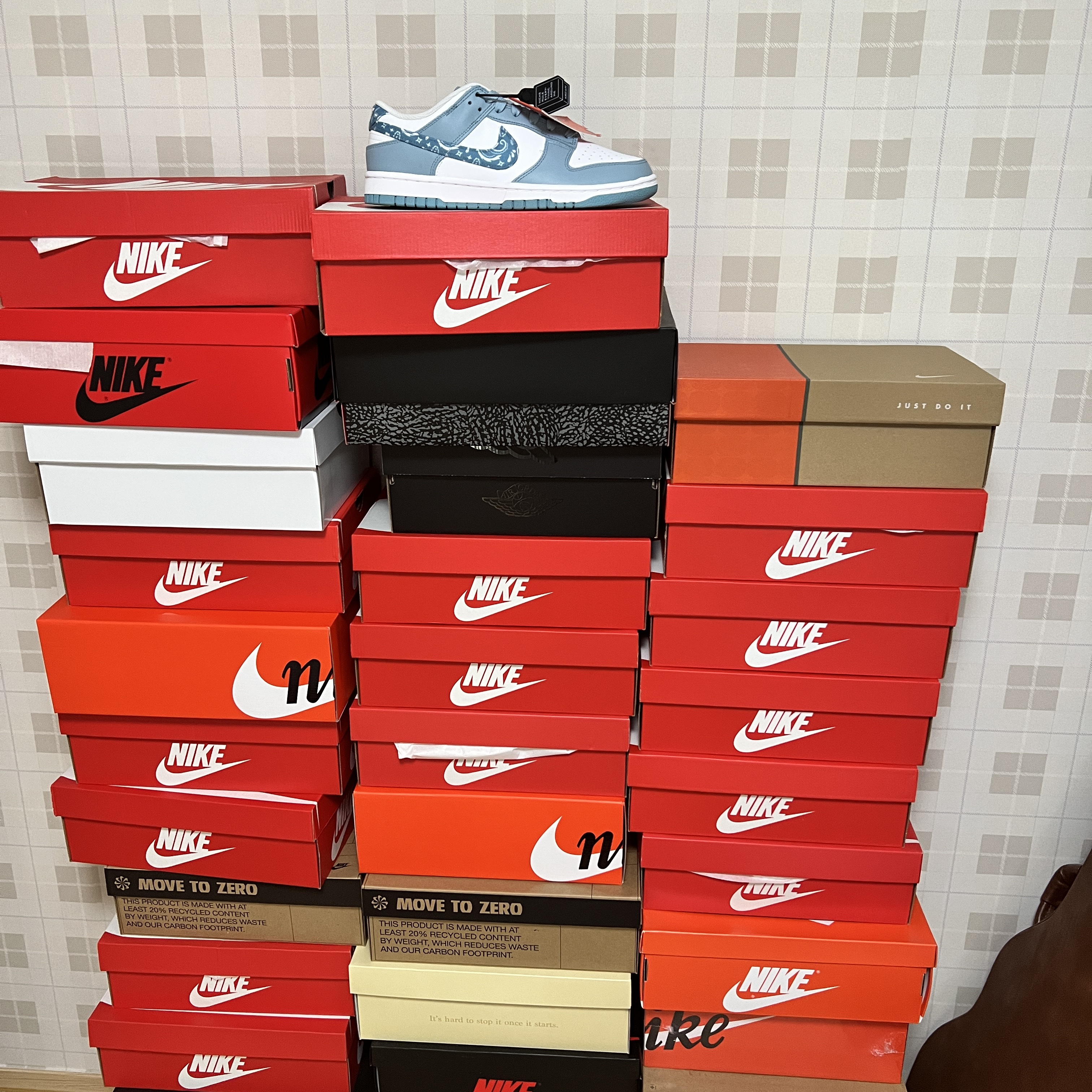 (W) Nike Dunk Low Essential Blue Paisley, (W) Nike Dunk Low Essential Orange Paisley 착용 스타일