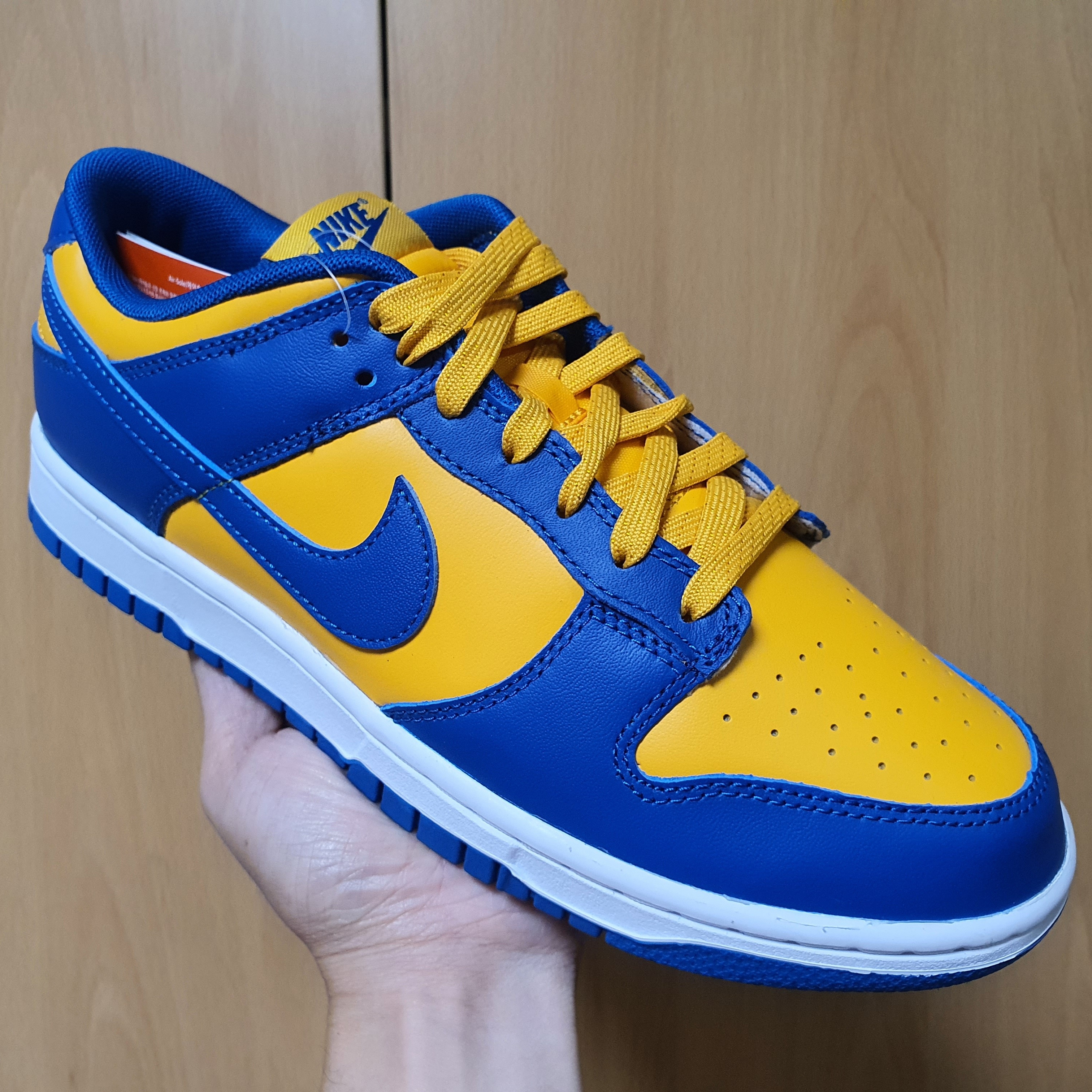 Nike Dunk Low Retro Blue Jay and University Gold 착용 스타일