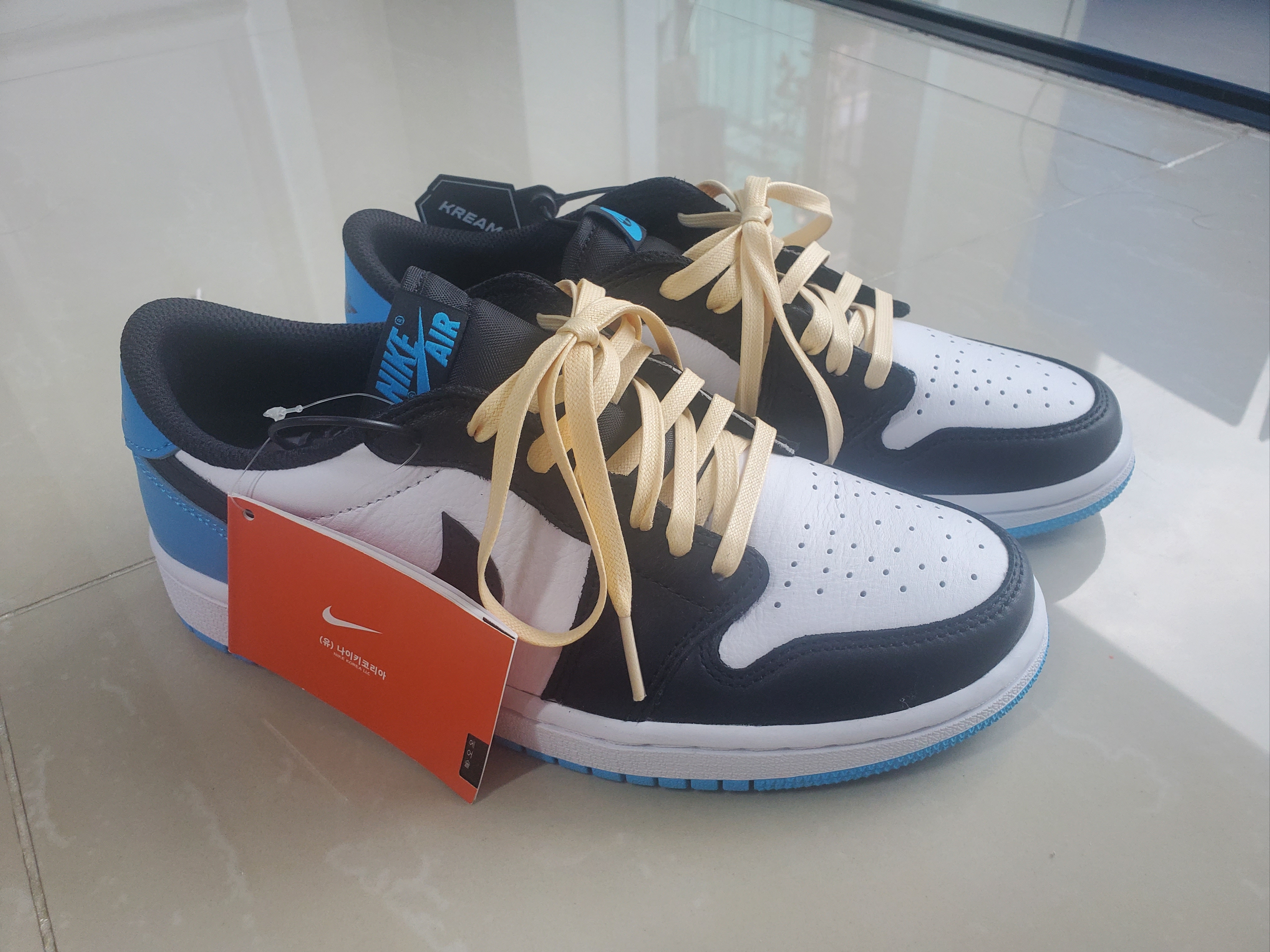 (W) Jordan 1 Retro Low OG Black and Dark Powder Blue 착용 스타일