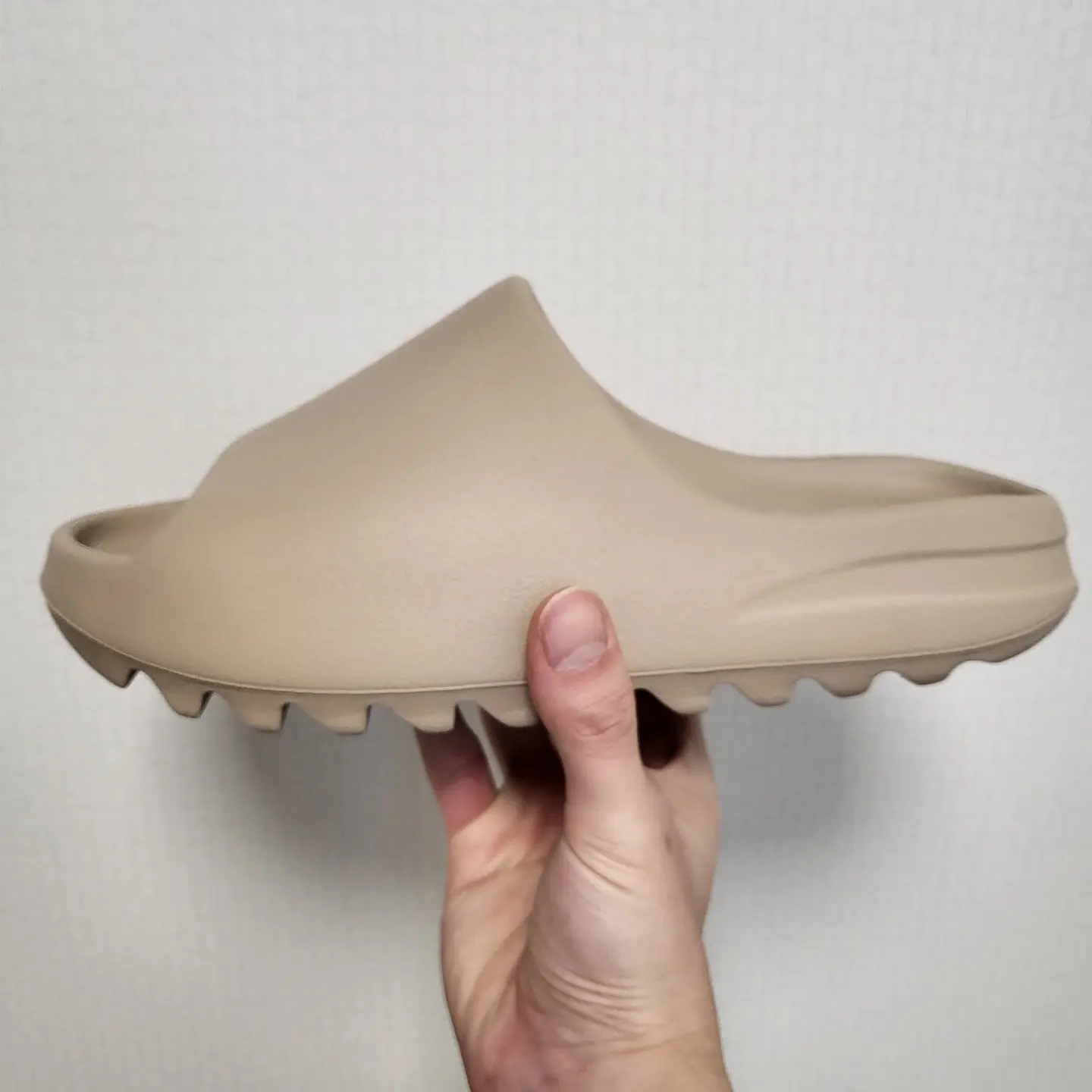 Adidas Yeezy Slide Pure - Re-Release Ver. 착용 스타일 - 1