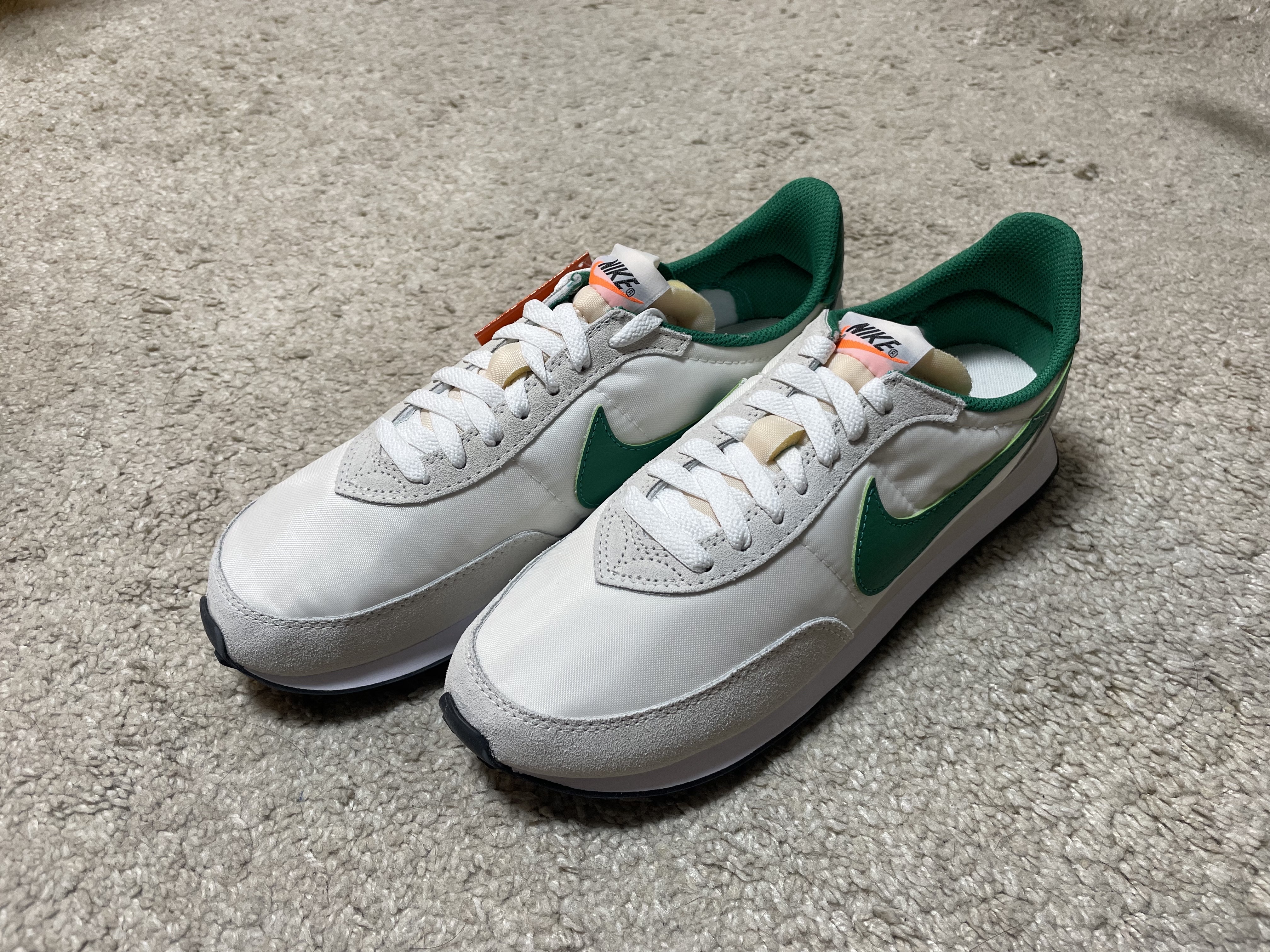 Nike Waffle Trainer 2 Phantom Malachite 착용 스타일