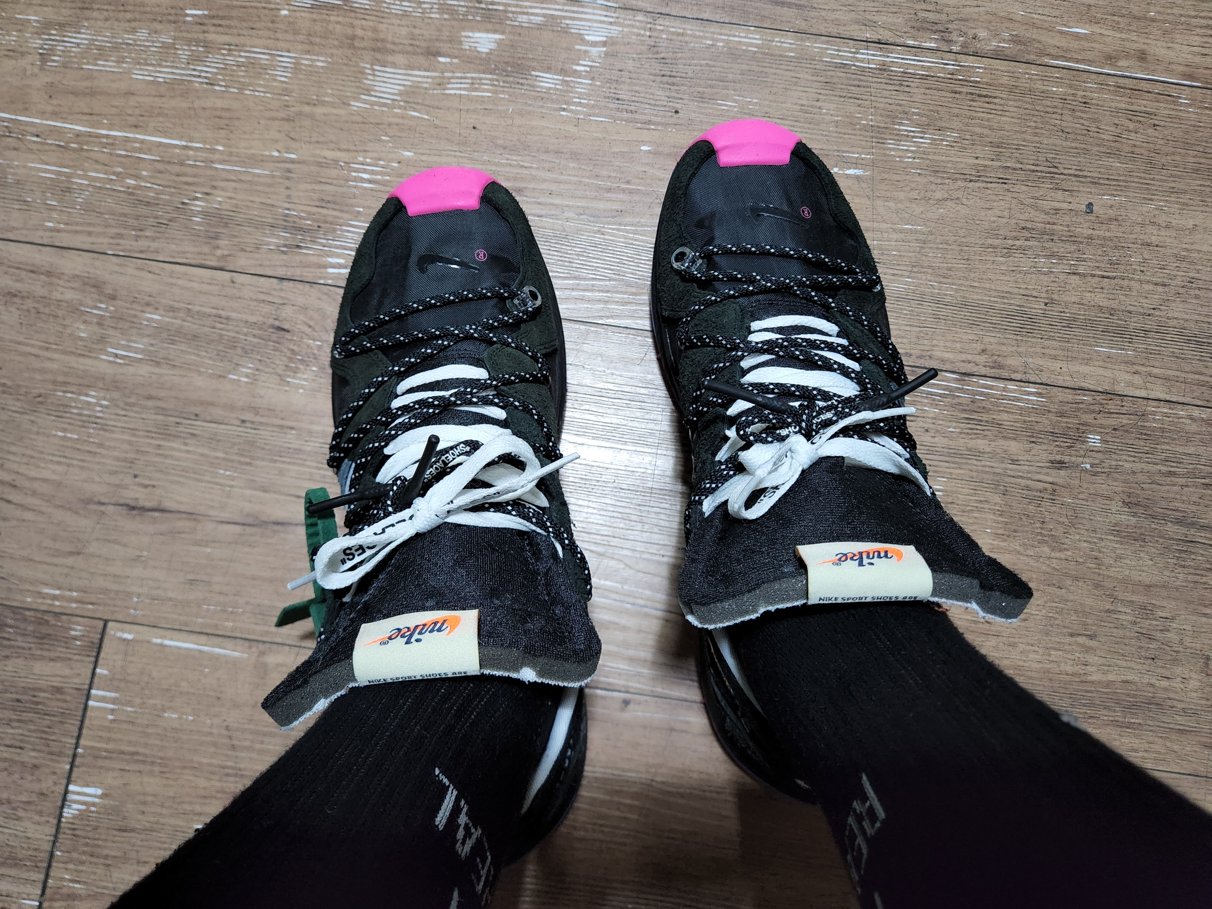(W) Nike x Off-White Zoom Terra Kiger 5 Black 착용 스타일 - 1