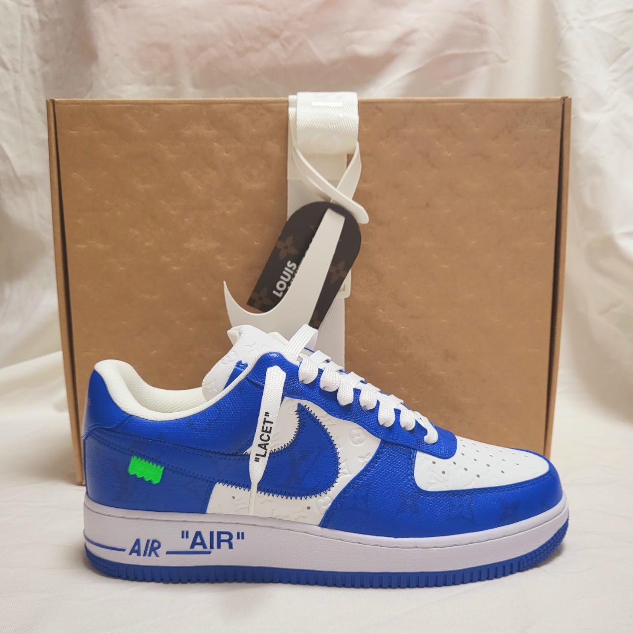 Louis Vuitton x Nike Air Force 1 Low by Virgil Abloh White Team Royal 착용 스타일 - 2