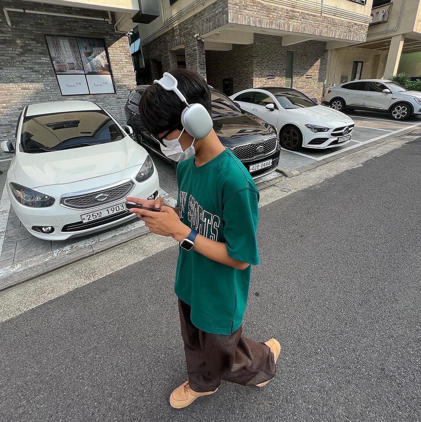 Apple AirPods Max Lightning Silver (Korean Ver.) 착용 스타일 - 3