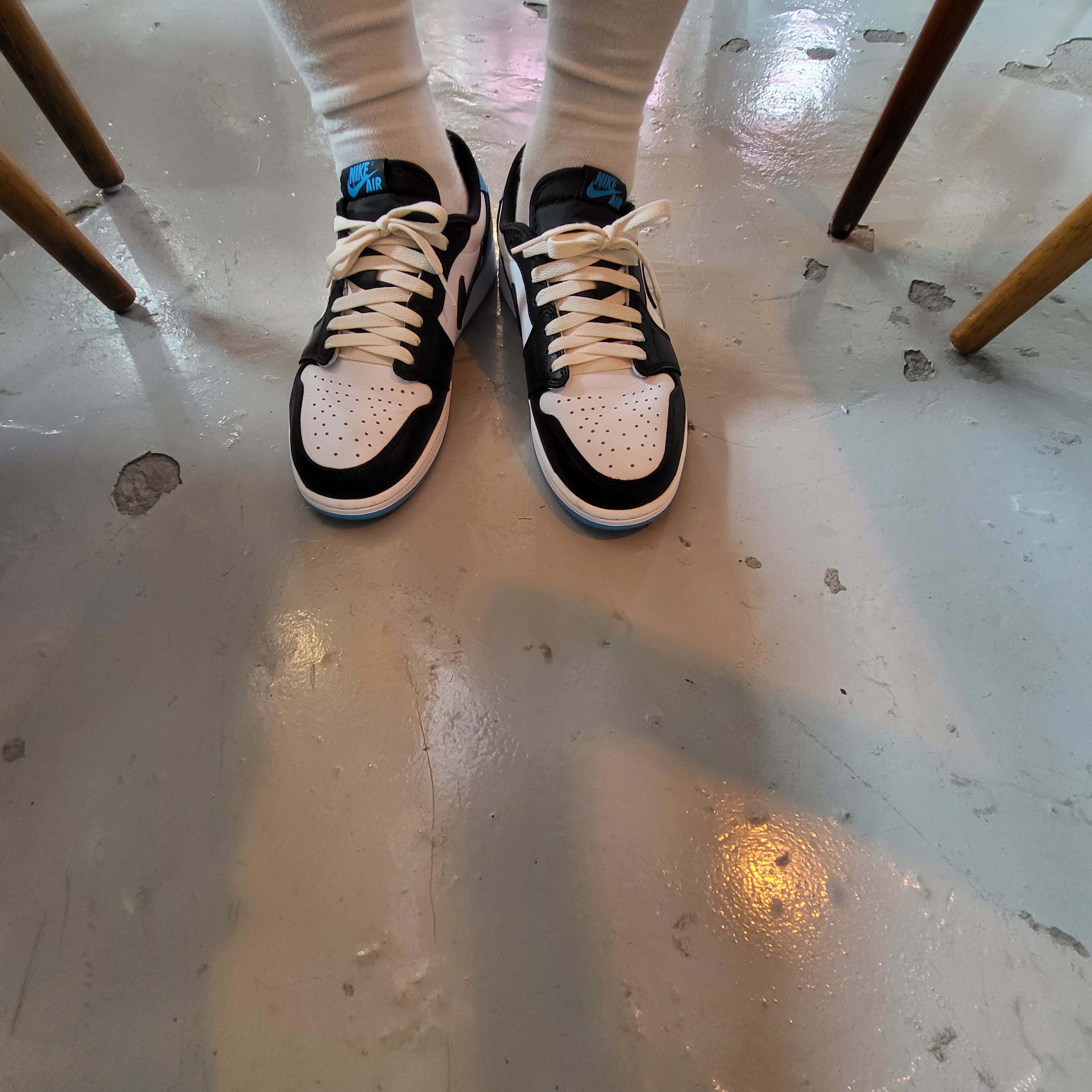 Jordan 1 Retro Low OG Black and Dark Powder Blue, Nike x Tom Sachs Nikecraft Studio T-Shirt White 착용 스타일 - 2