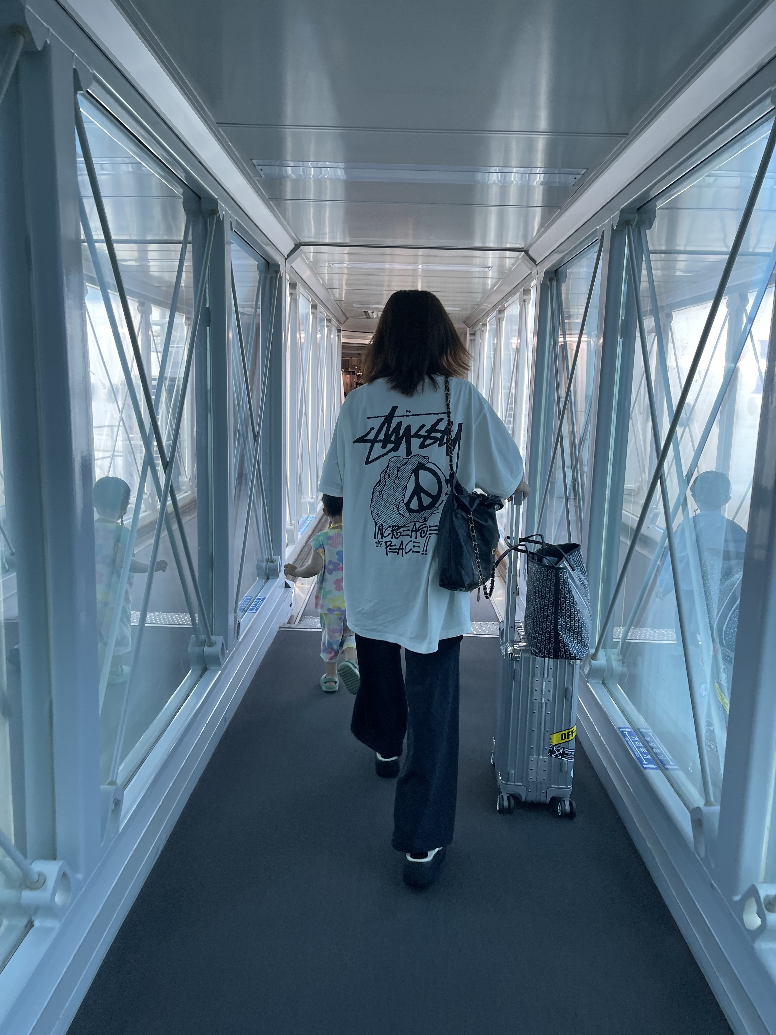 Stussy Peace Hand Pigment dyed T-Shirt Natural 착용 스타일 - 4