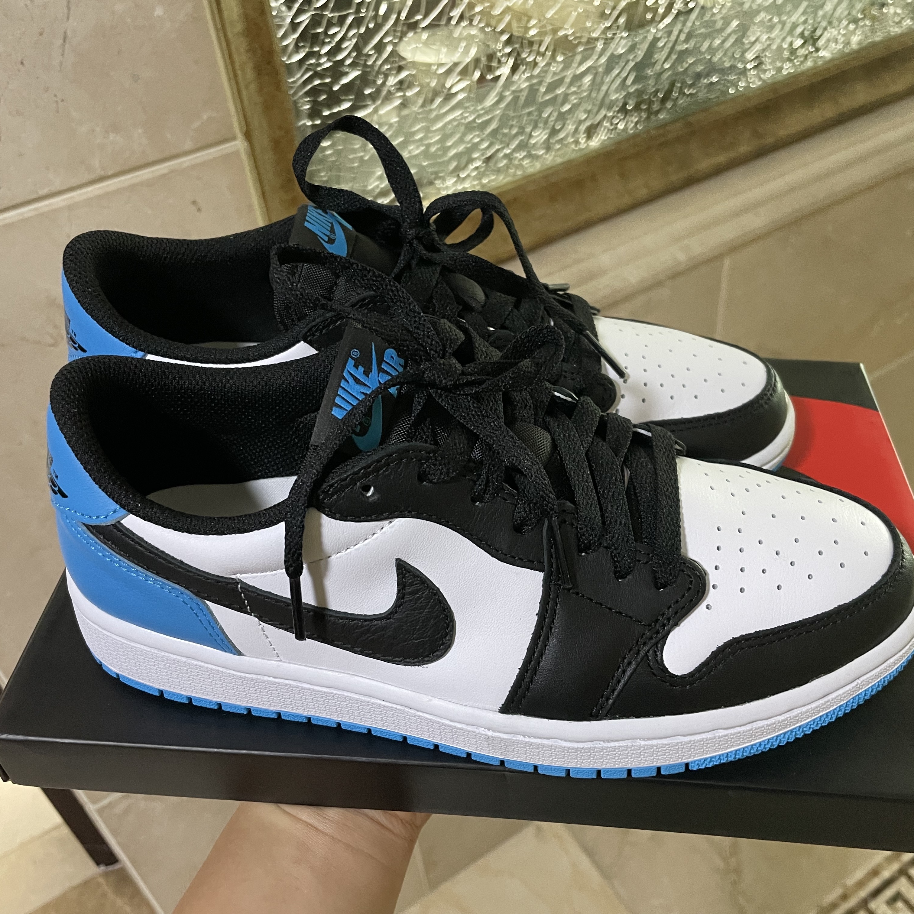 (W) Jordan 1 Retro Low OG Black and Dark Powder Blue 착용 스타일