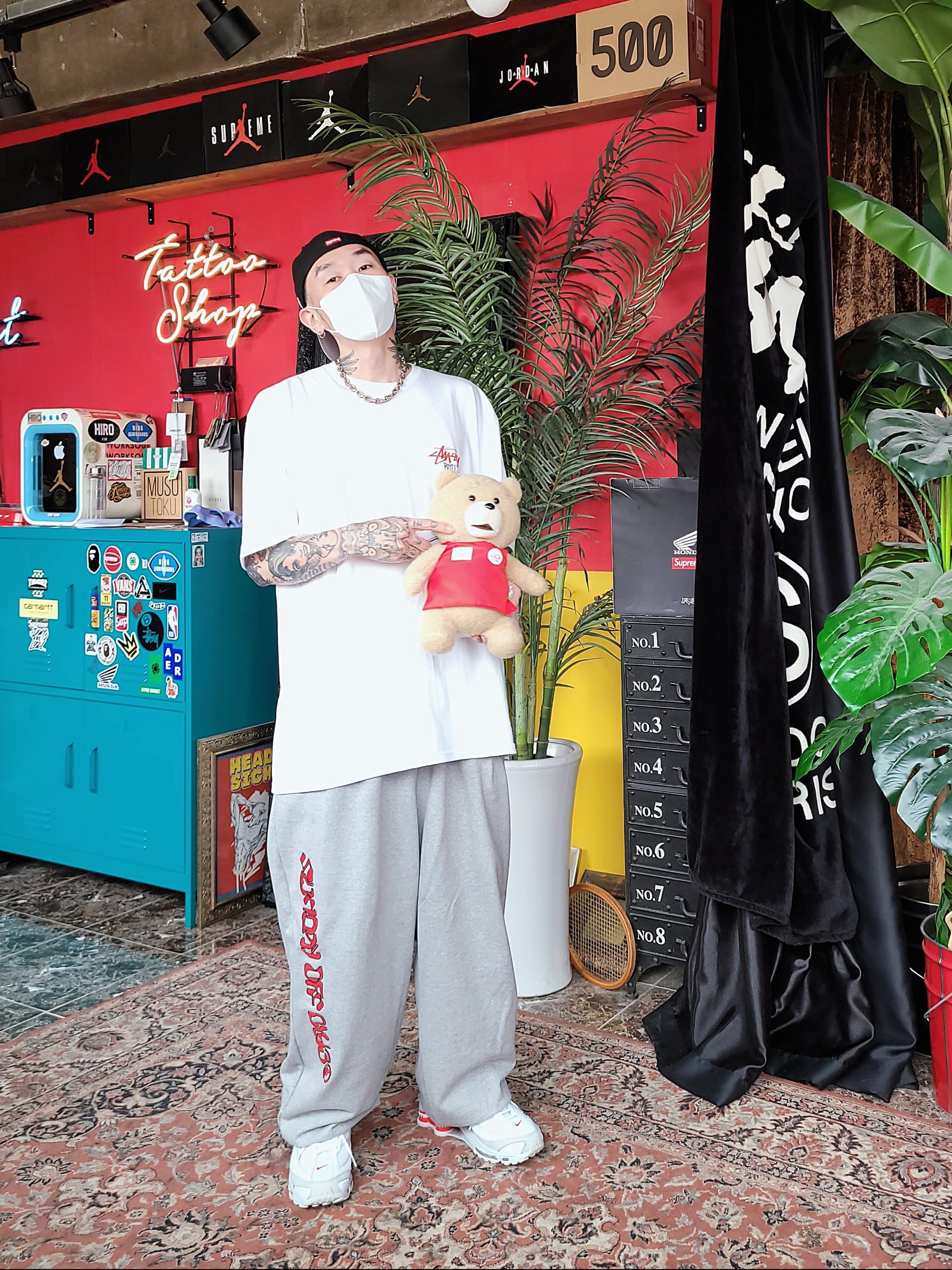 Stussy Built Tough T-Shirt White, Nike x Supreme Shox Ride 2 SP White 착용 스타일 - 1