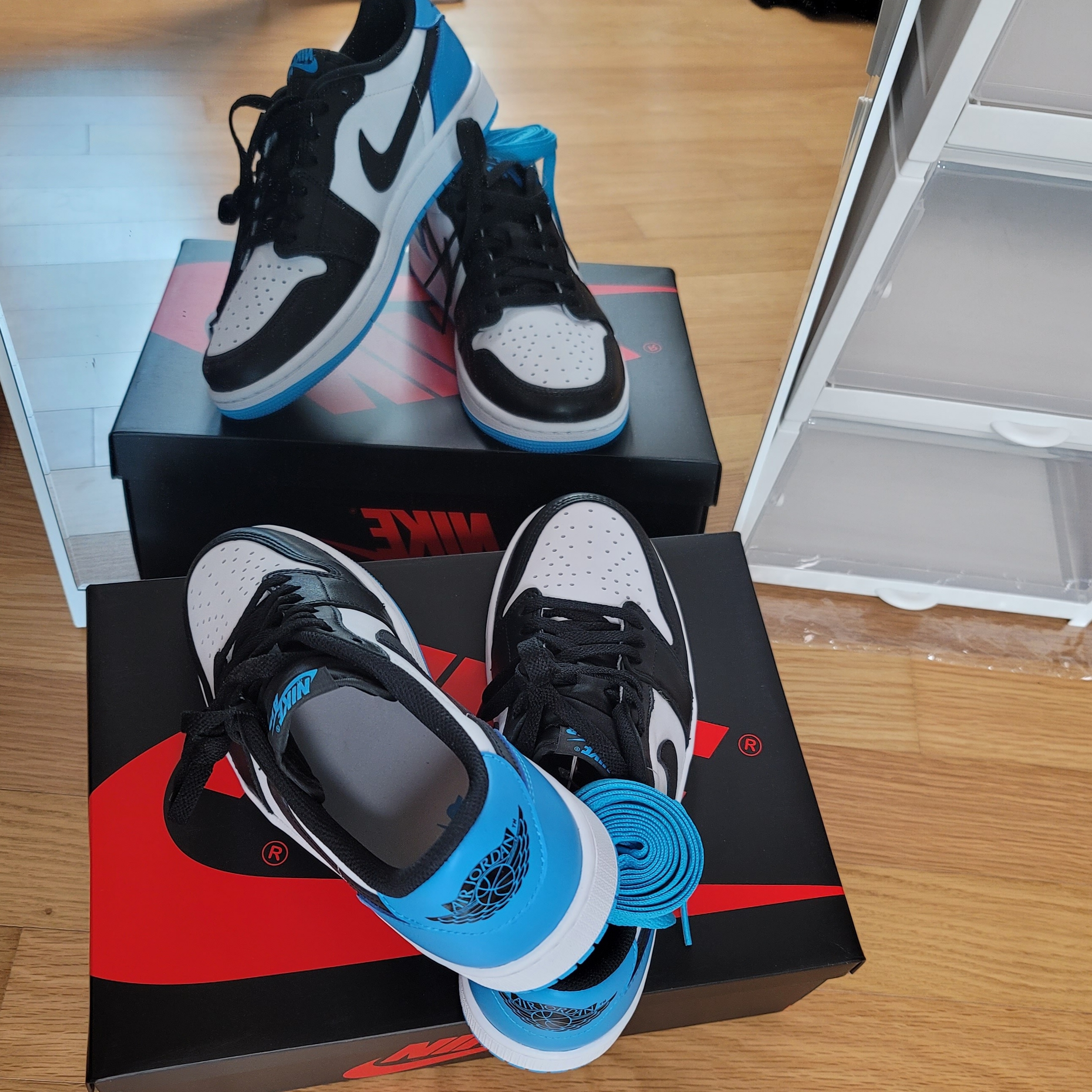 Jordan 1 Retro Low OG Black and Dark Powder Blue 착용 스타일