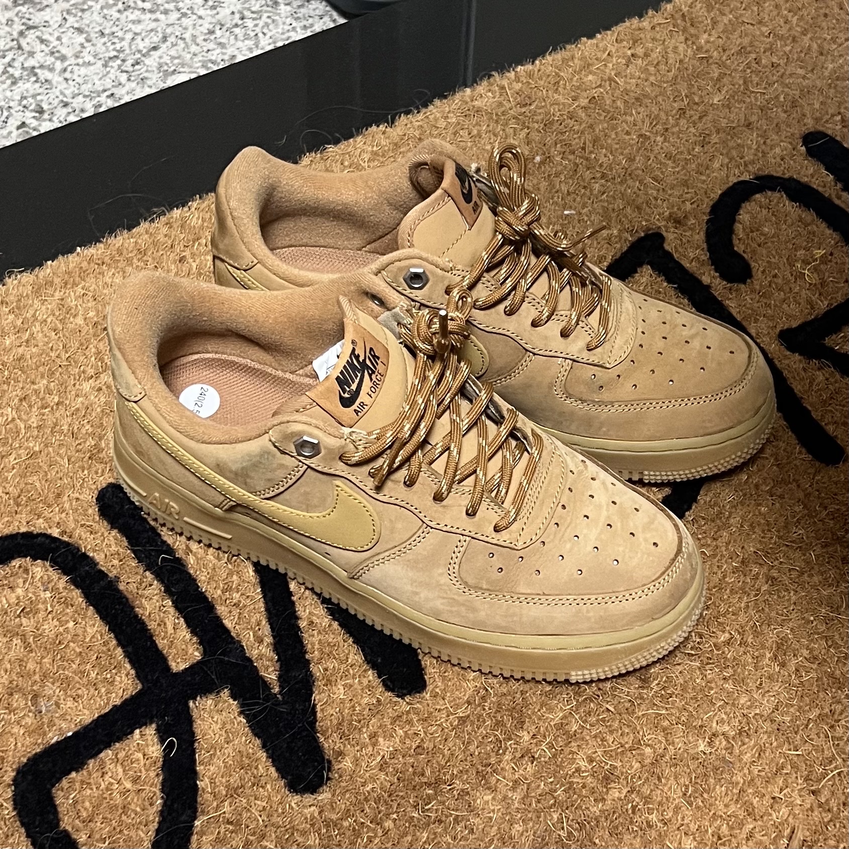 Nike Air Force 1 '07 WB Flax 착용 스타일