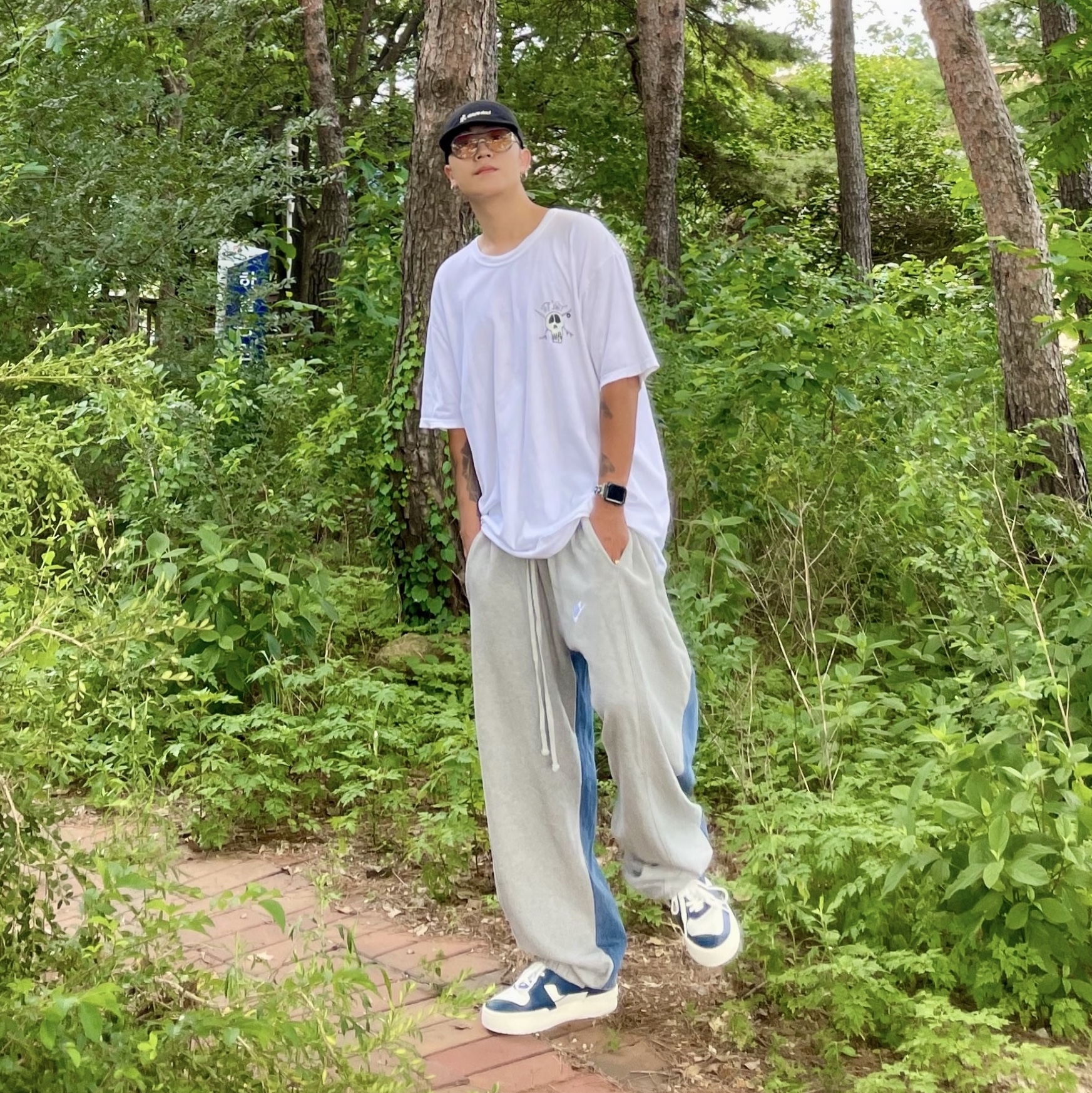 Stussy Surf Skate Skull T-Shirt White 착용 스타일