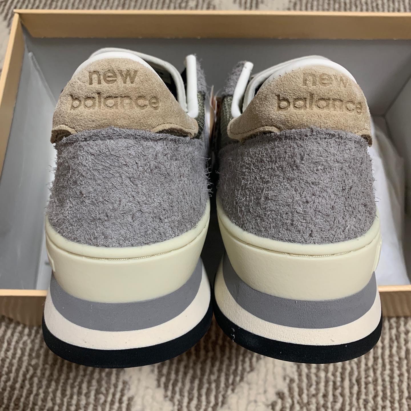 New Balance 990v1 Made in USA Marblehead Incense 착용 스타일 - 4