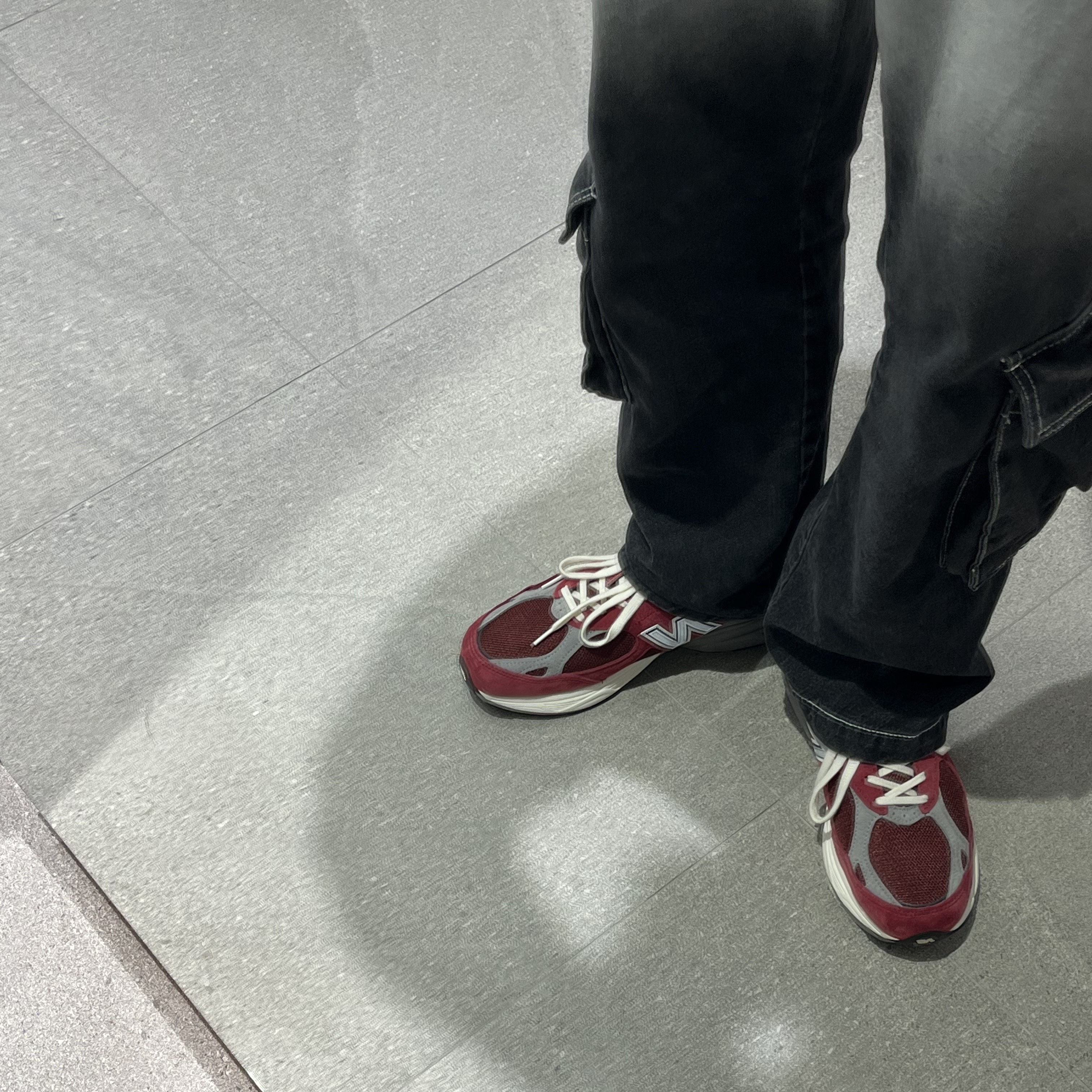 New Balance 990v3 Made in USA Scarlet Marblehead 착용 스타일 - 2