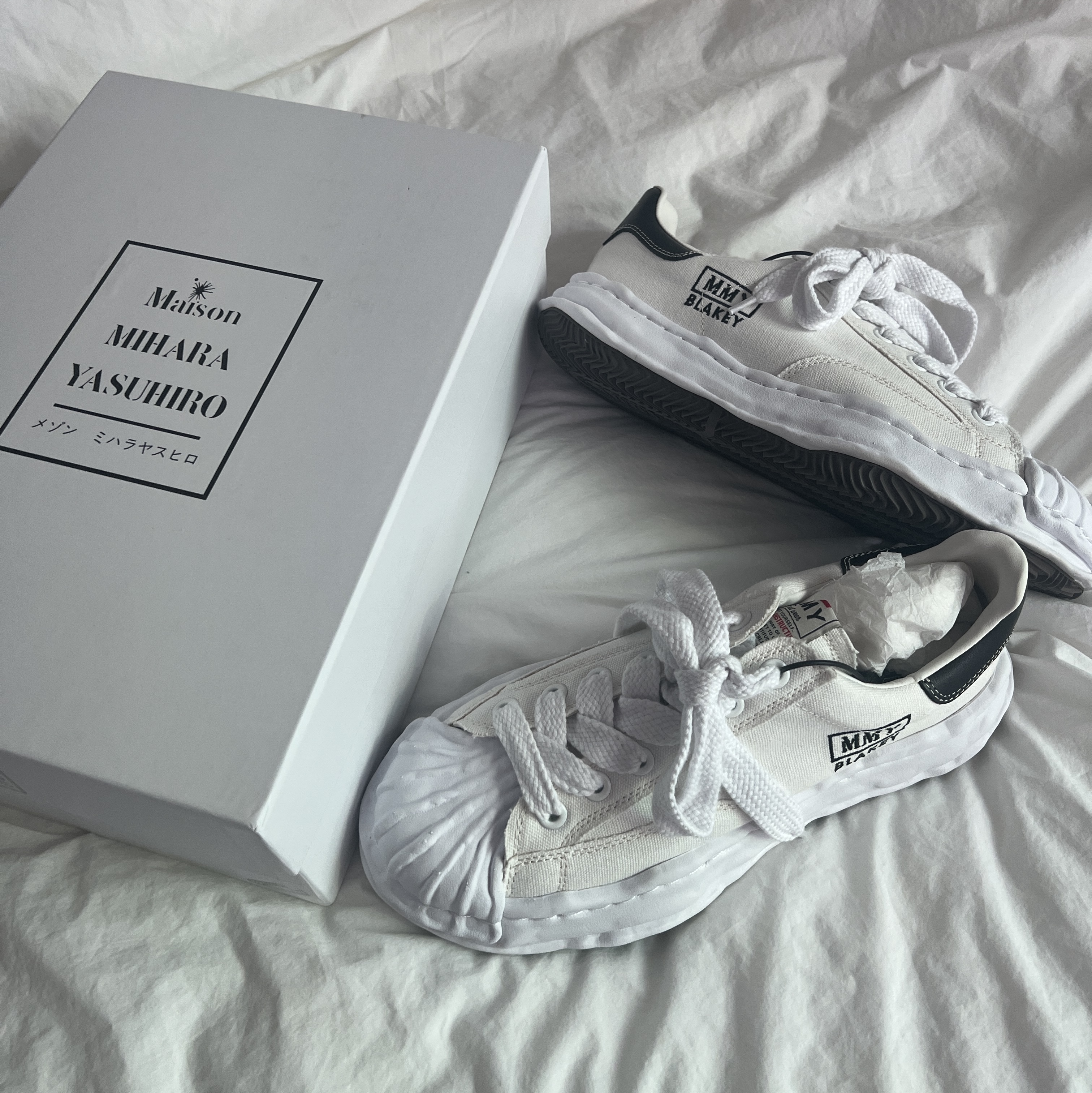 Maison Mihara Yasuhiro Blakey OG Sole Canvas Low-top Sneakers White 착용 스타일