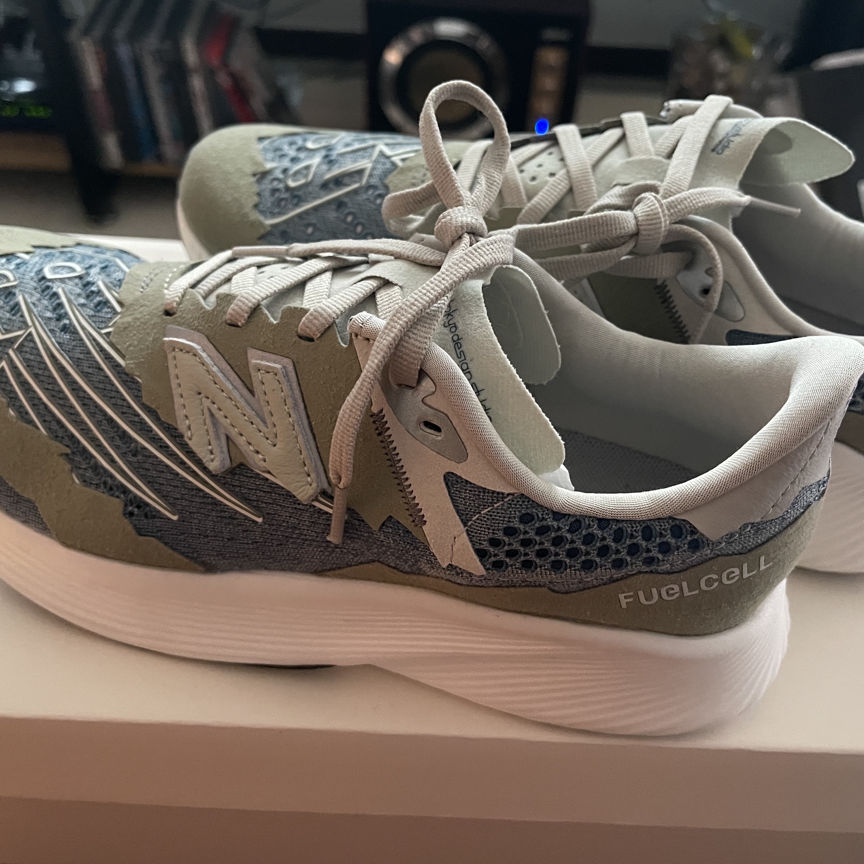 New Balance x Tokyo Design Studio FuelCell RC Elite v2 Blue Vetiver 착용 스타일 - 2