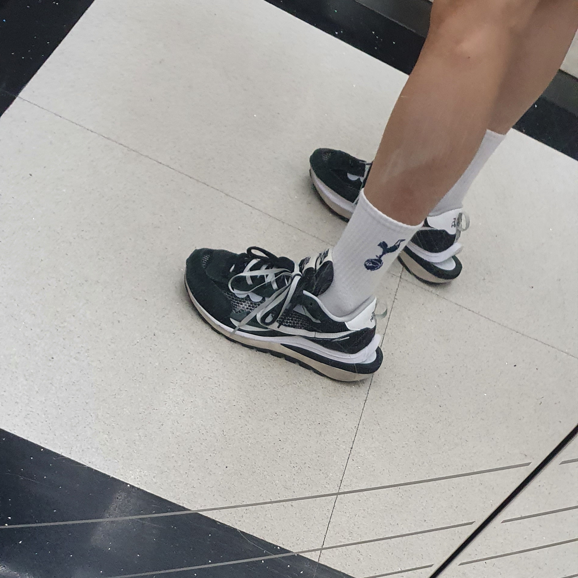 Nike x Sacai VaporWaffle Black White 착용 스타일 - 2