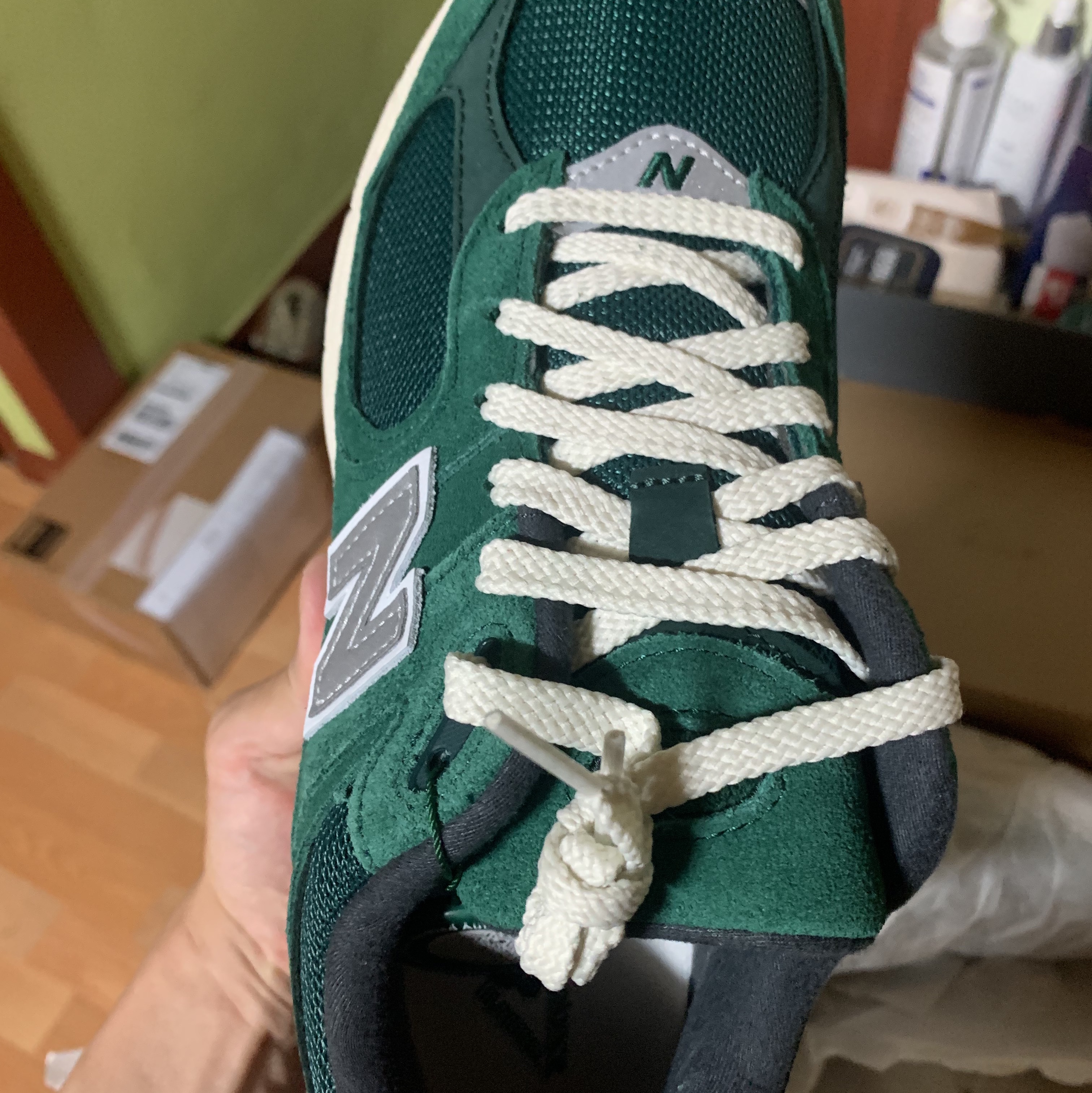 New Balance 2002R Nightwatch Green 착용 스타일 - 3