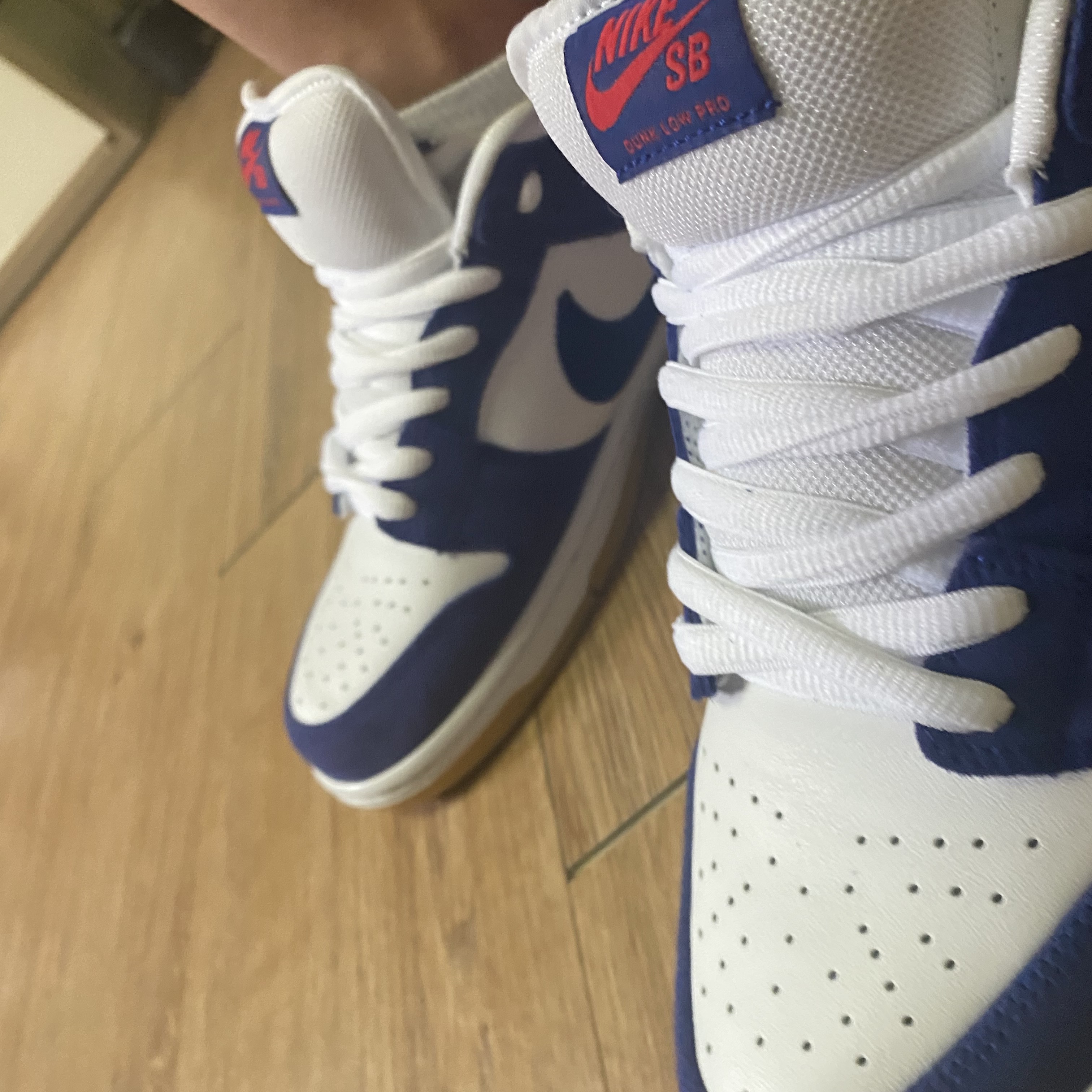 Nike SB Dunk Low Pro Premium Deep Royal Blue, Supreme Bandana Box Logo T-Shirt Navy - 19FW 착용 스타일 - 2