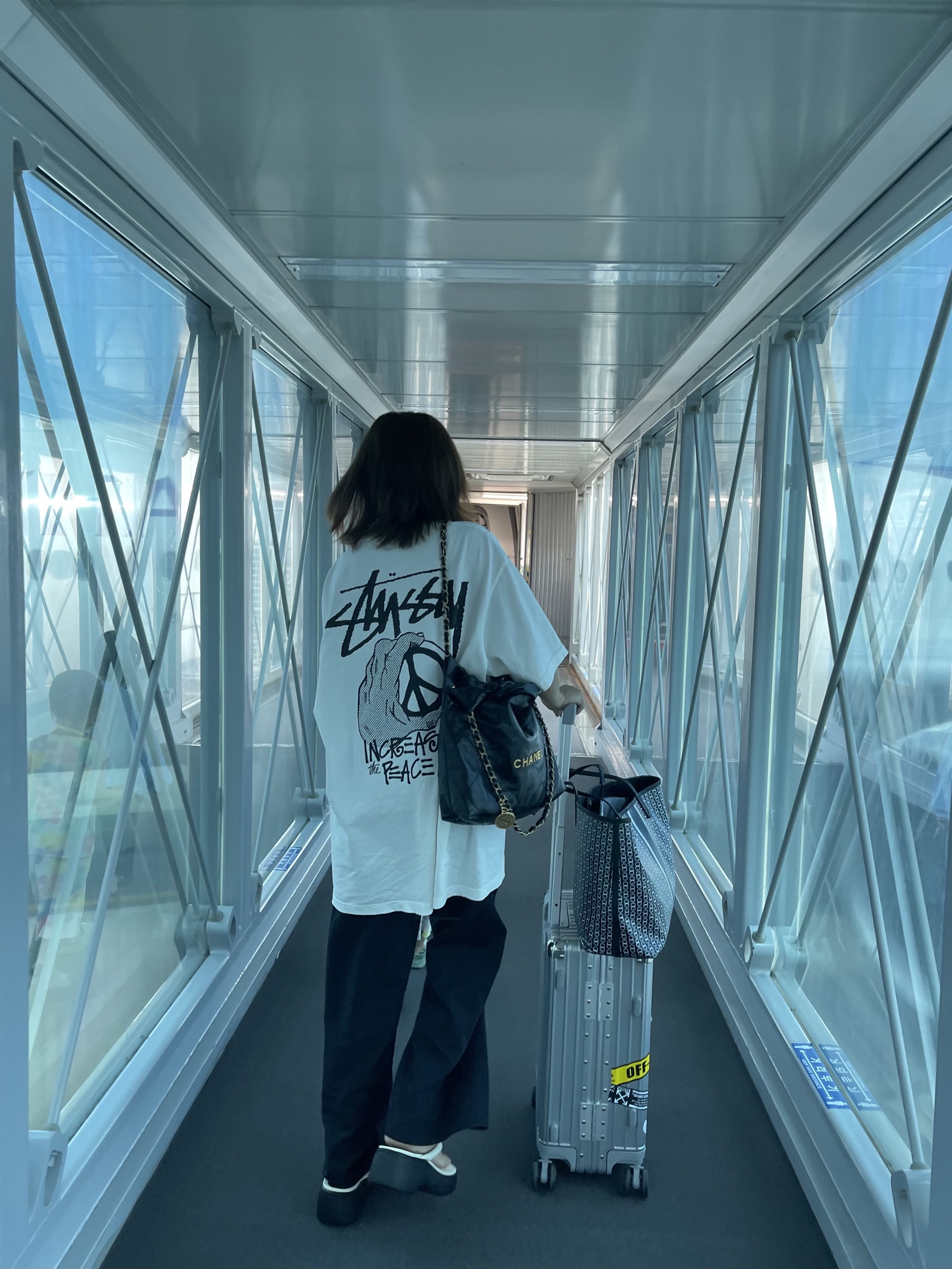 Stussy Peace Hand Pigment dyed T-Shirt Natural 착용 스타일 - 3