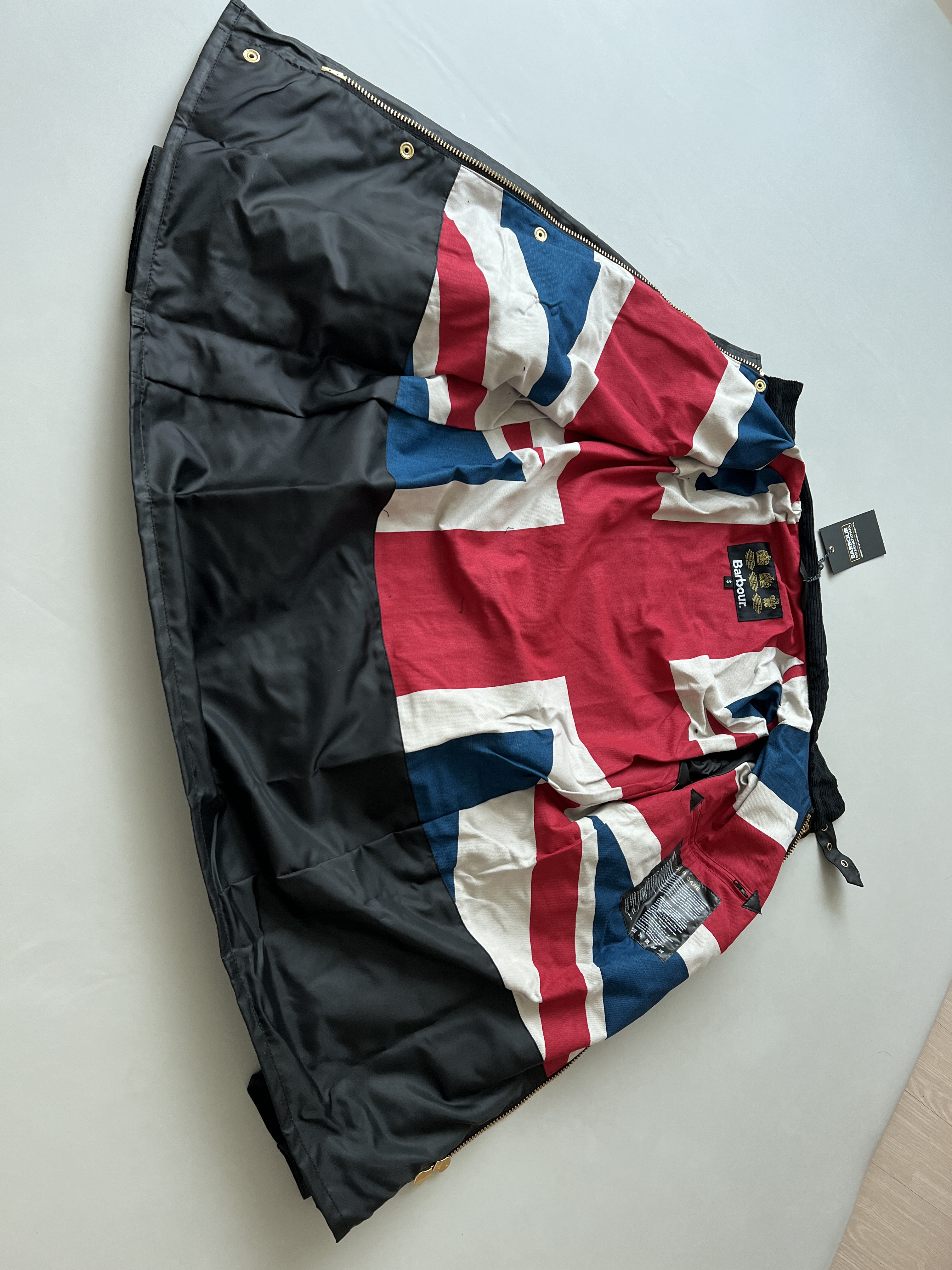 Barbour International Union Jack Wax Jacket Black 착용 스타일 - 3