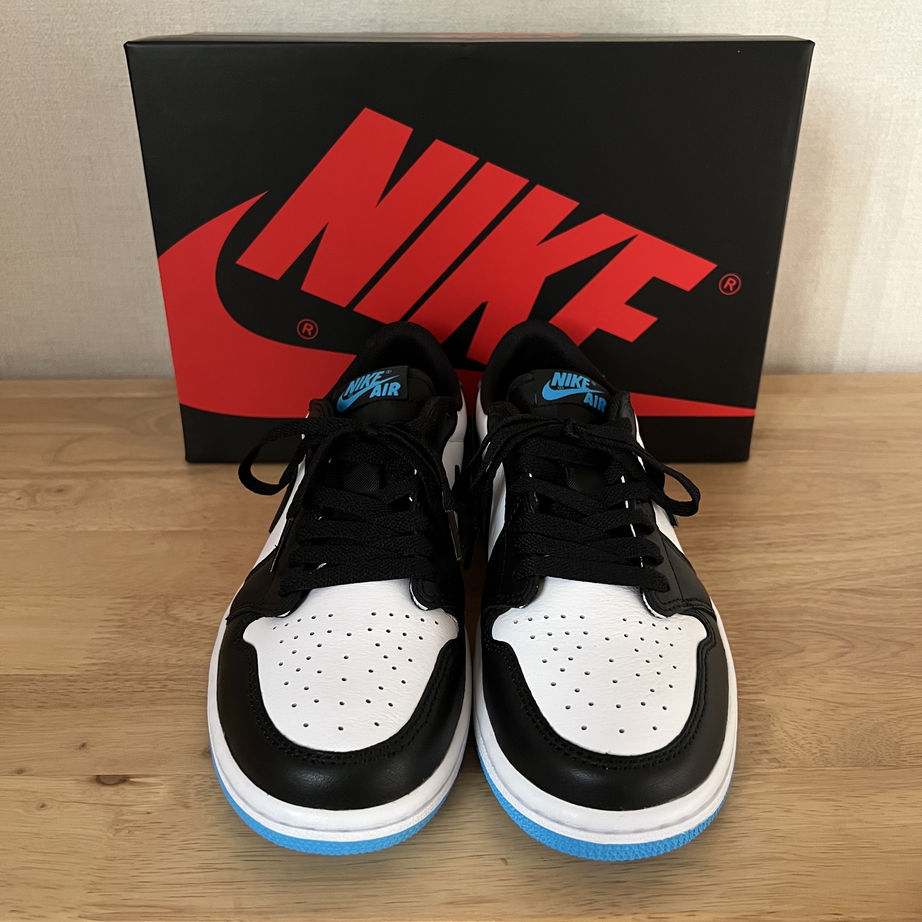 (W) Jordan 1 Retro Low OG Black and Dark Powder Blue 착용 스타일 - 3