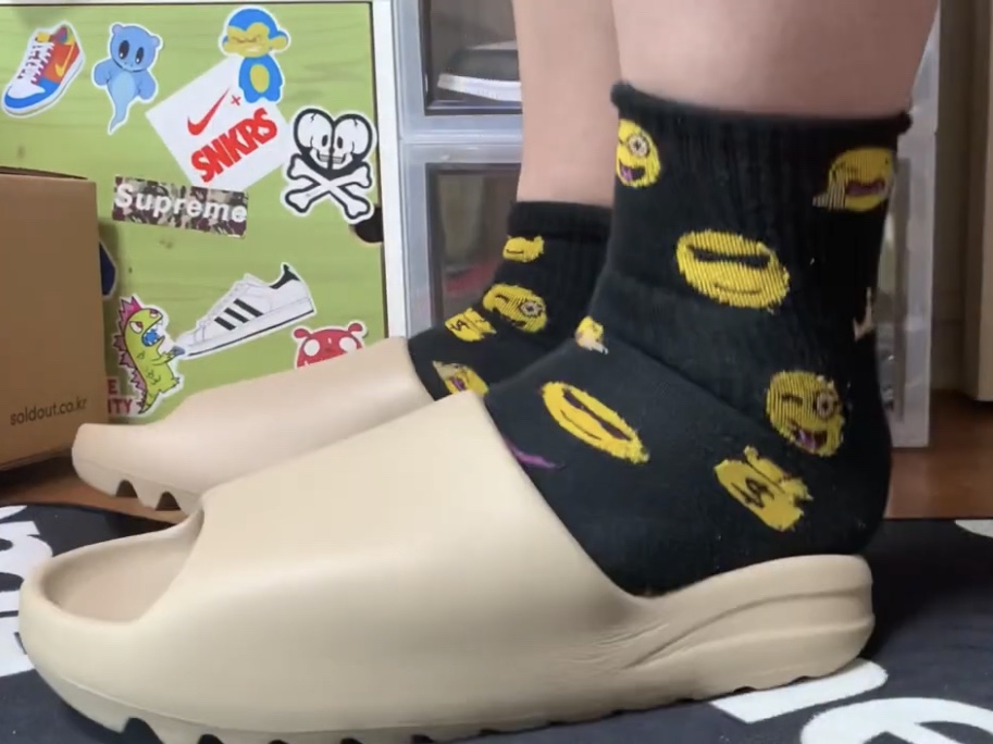 Adidas Yeezy Slide Pure - Re-Release Ver. 착용 스타일