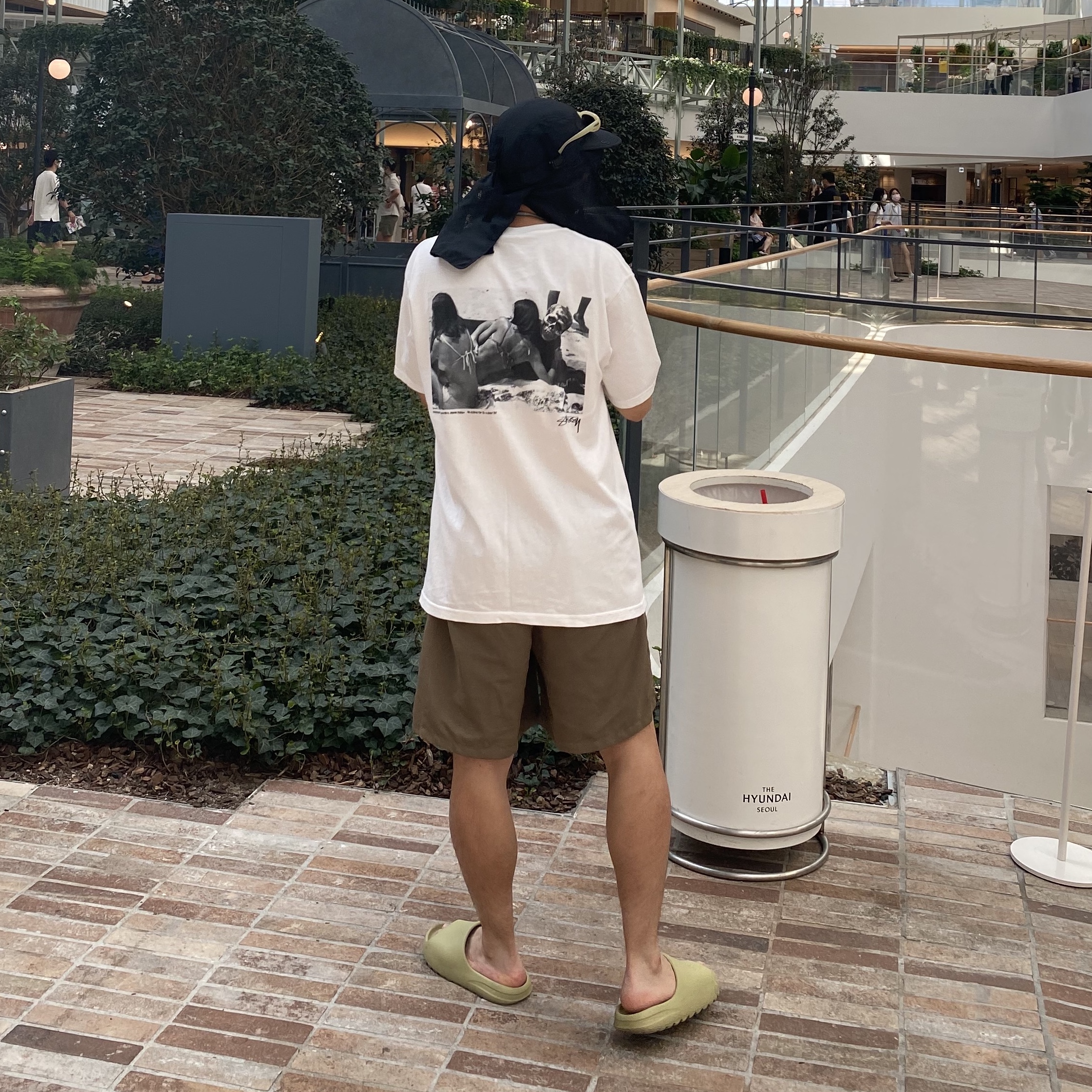 Stussy California '68 T-Shirt White, Stussy Big Stock Water Shorts Brown 착용 스타일