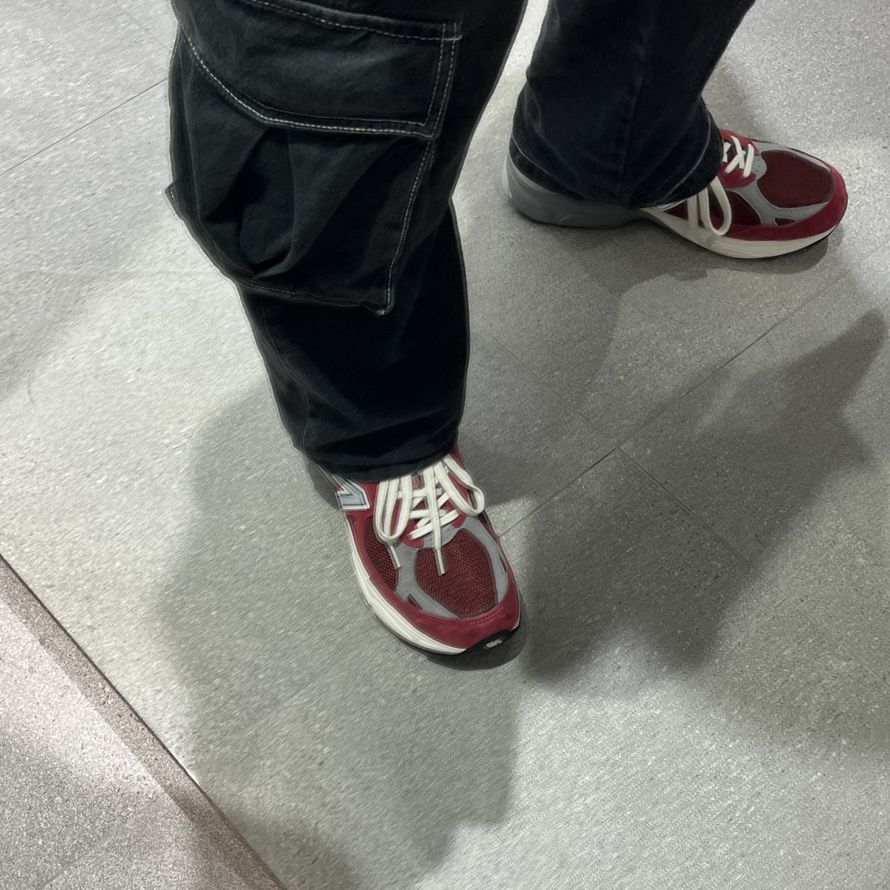 New Balance 990v3 Made in USA Scarlet Marblehead 착용 스타일 - 1