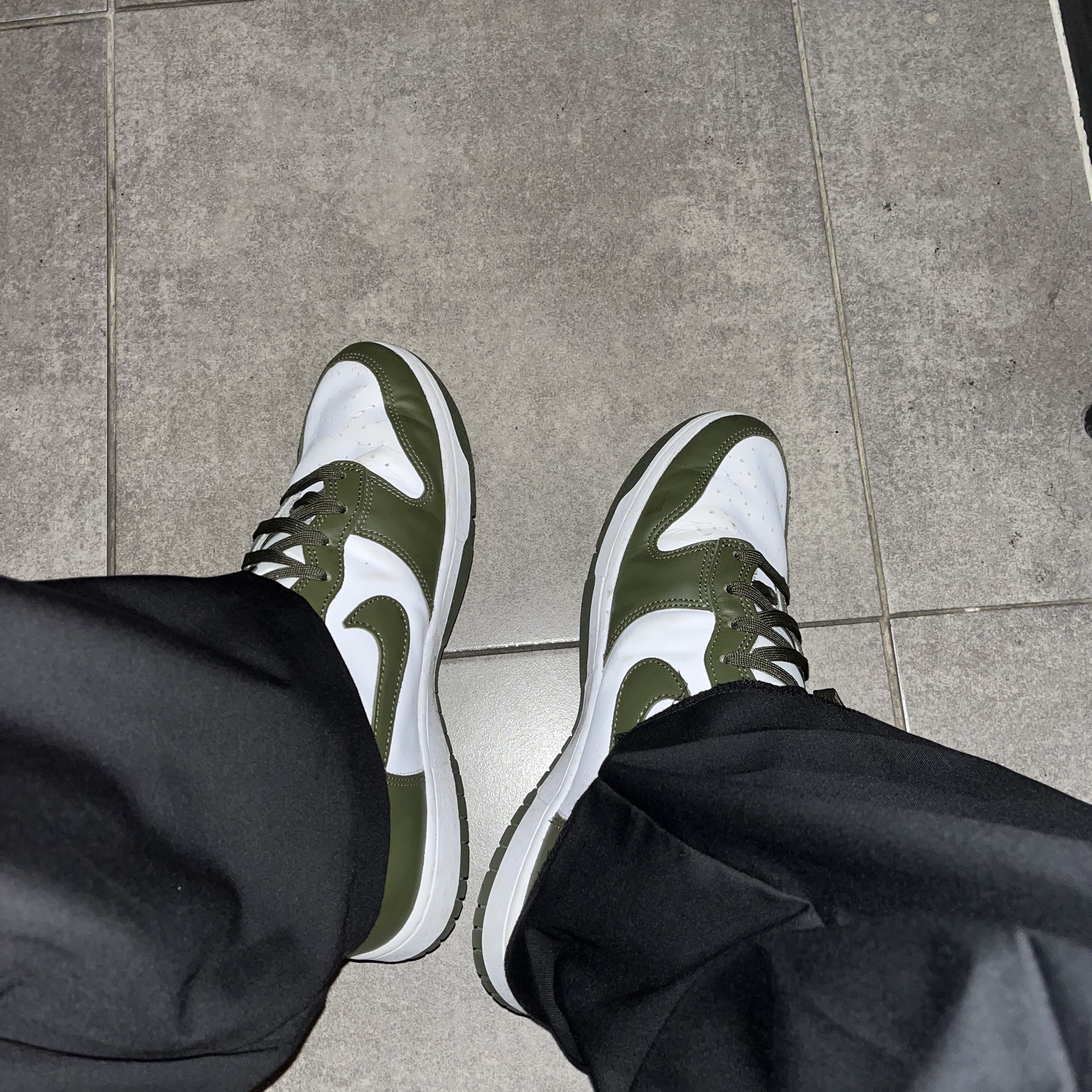 Nike Dunk High Retro Championship Khaki 착용 스타일