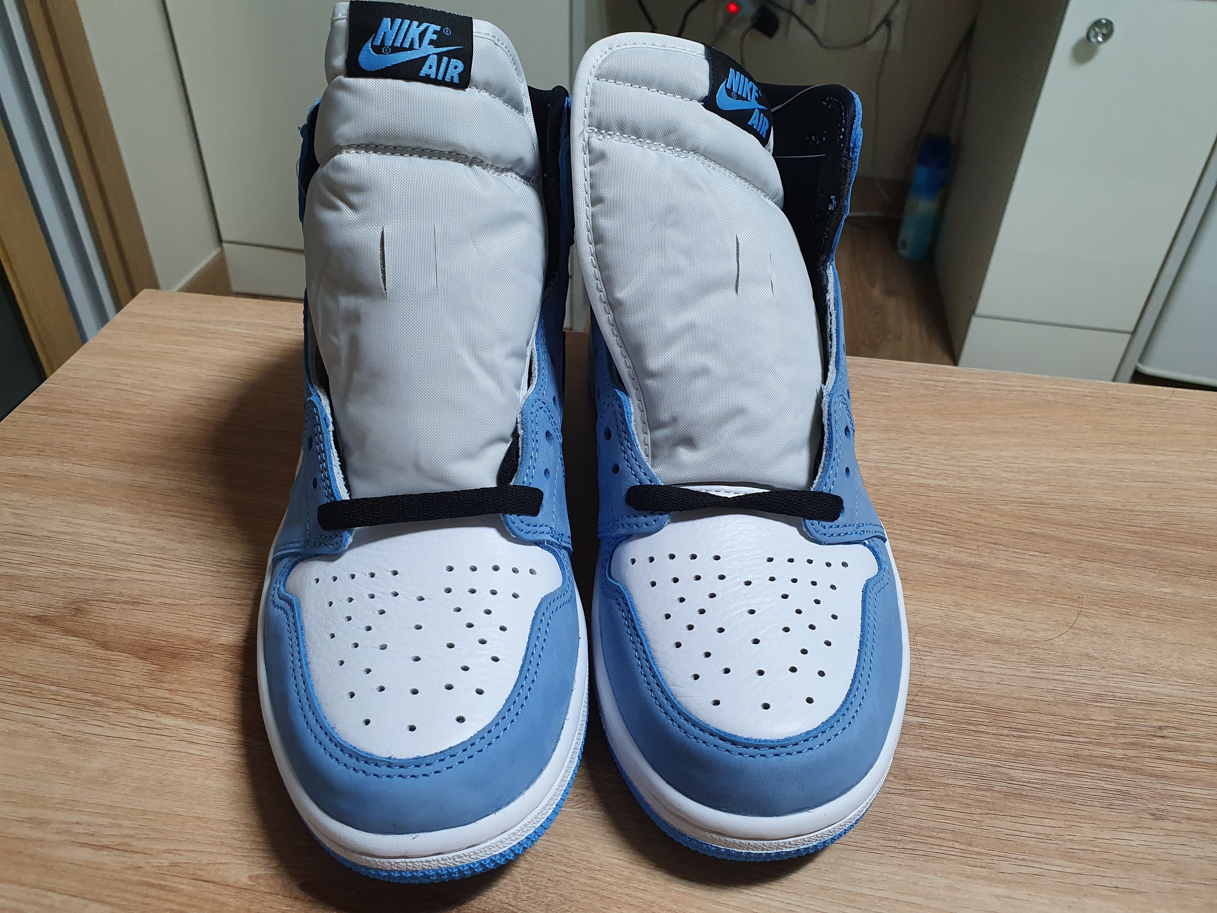 Jordan 1 Retro High OG University Blue 착용 스타일 - 3