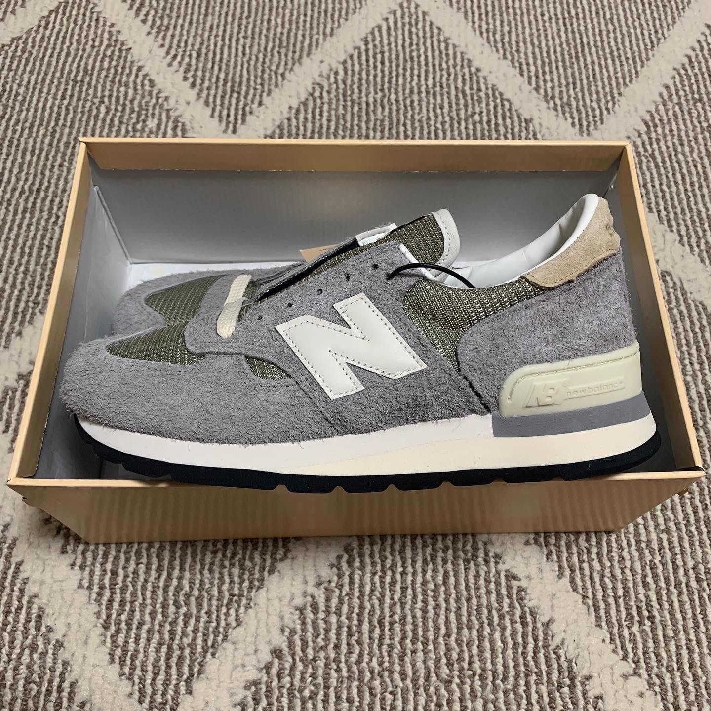 New Balance 990v1 Made in USA Marblehead Incense 착용 스타일 - 5
