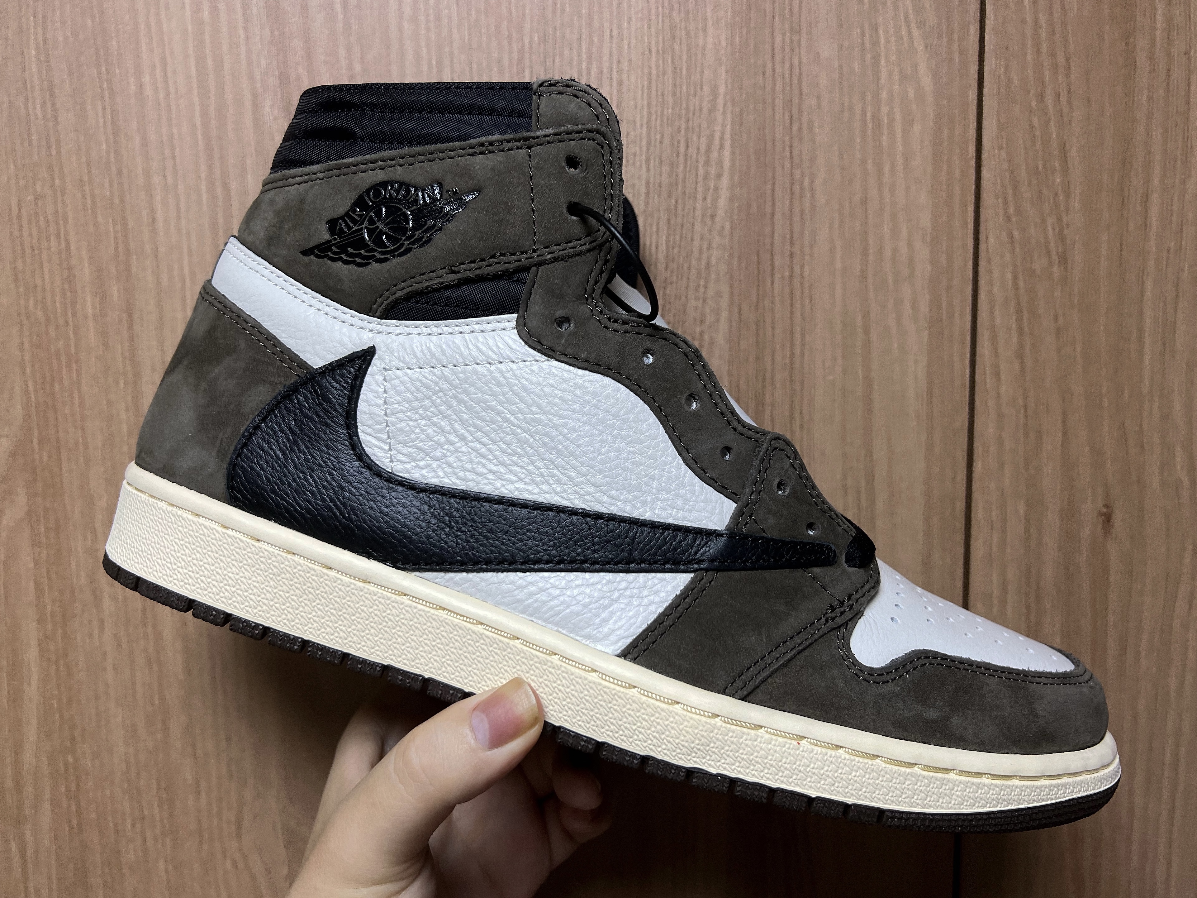 Jordan 1 x Travis Scott Retro High OG SP Mocha 착용 스타일