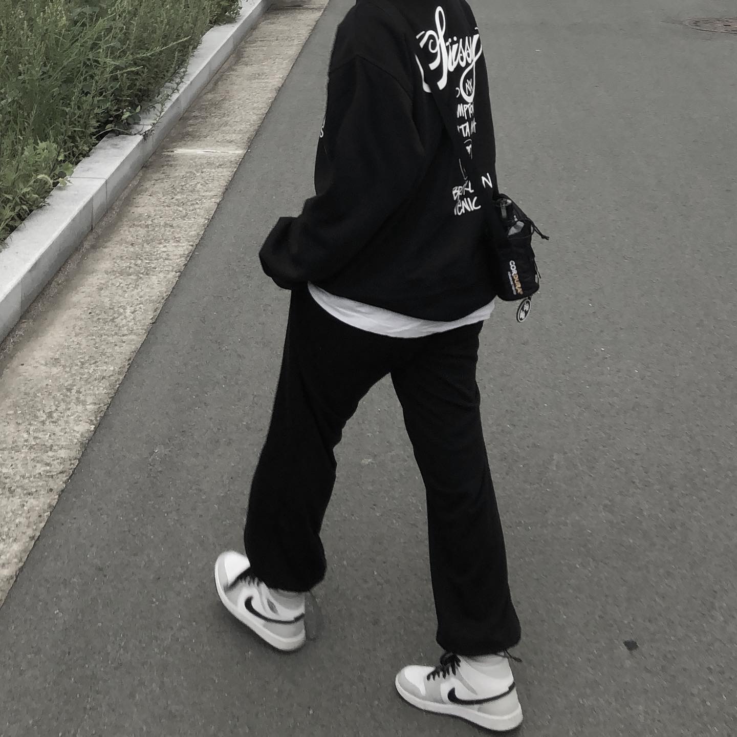 Stussy World Tour Crew Black 2022, Supreme Side Bag Black - 22SS 착용 스타일 - 4