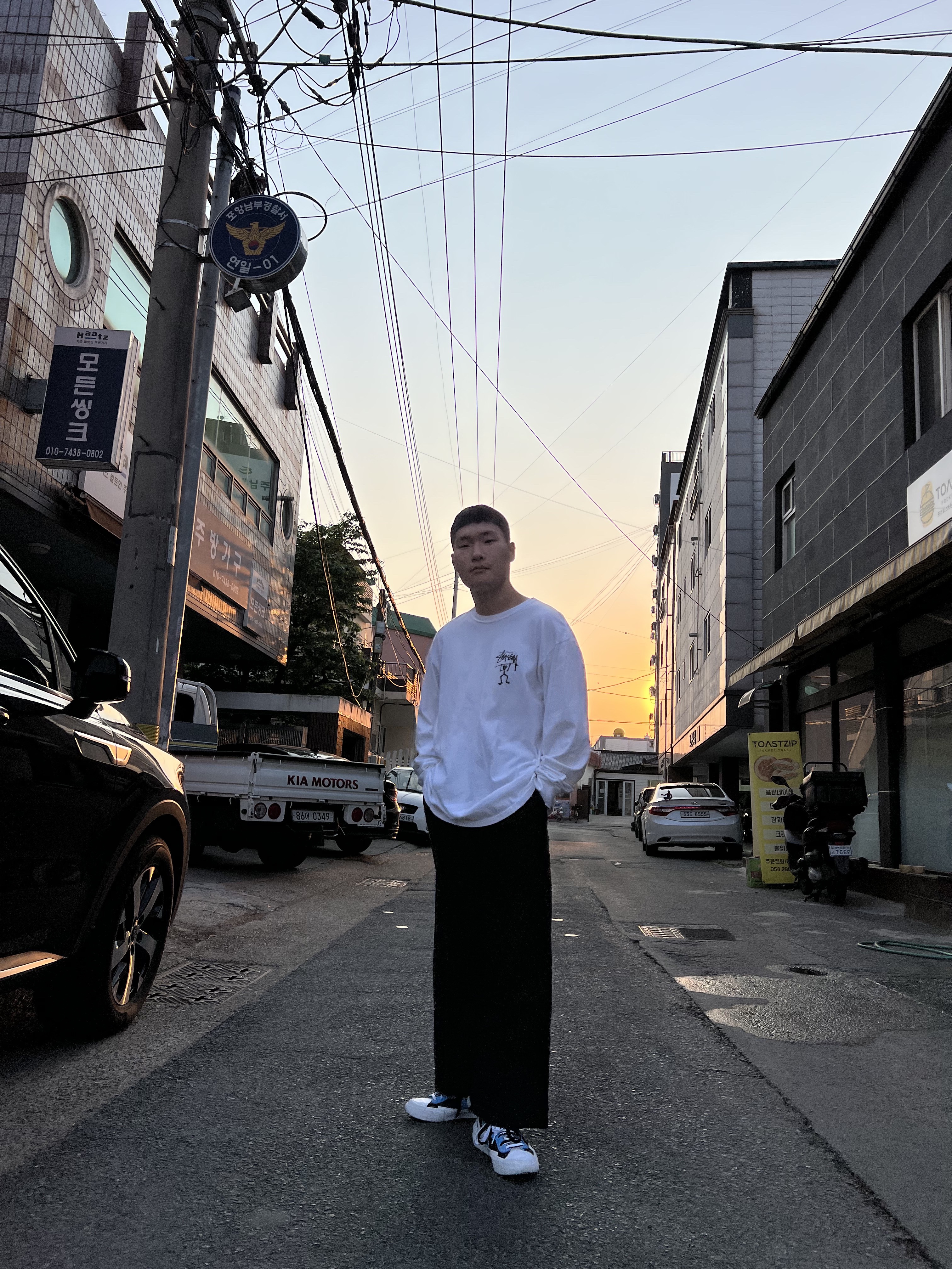Stussy Stock DSM Los Angeles LS T-Shirt White 2021, Nike x Sacai Blazer Mid White Black Legend Blue 착용 스타일